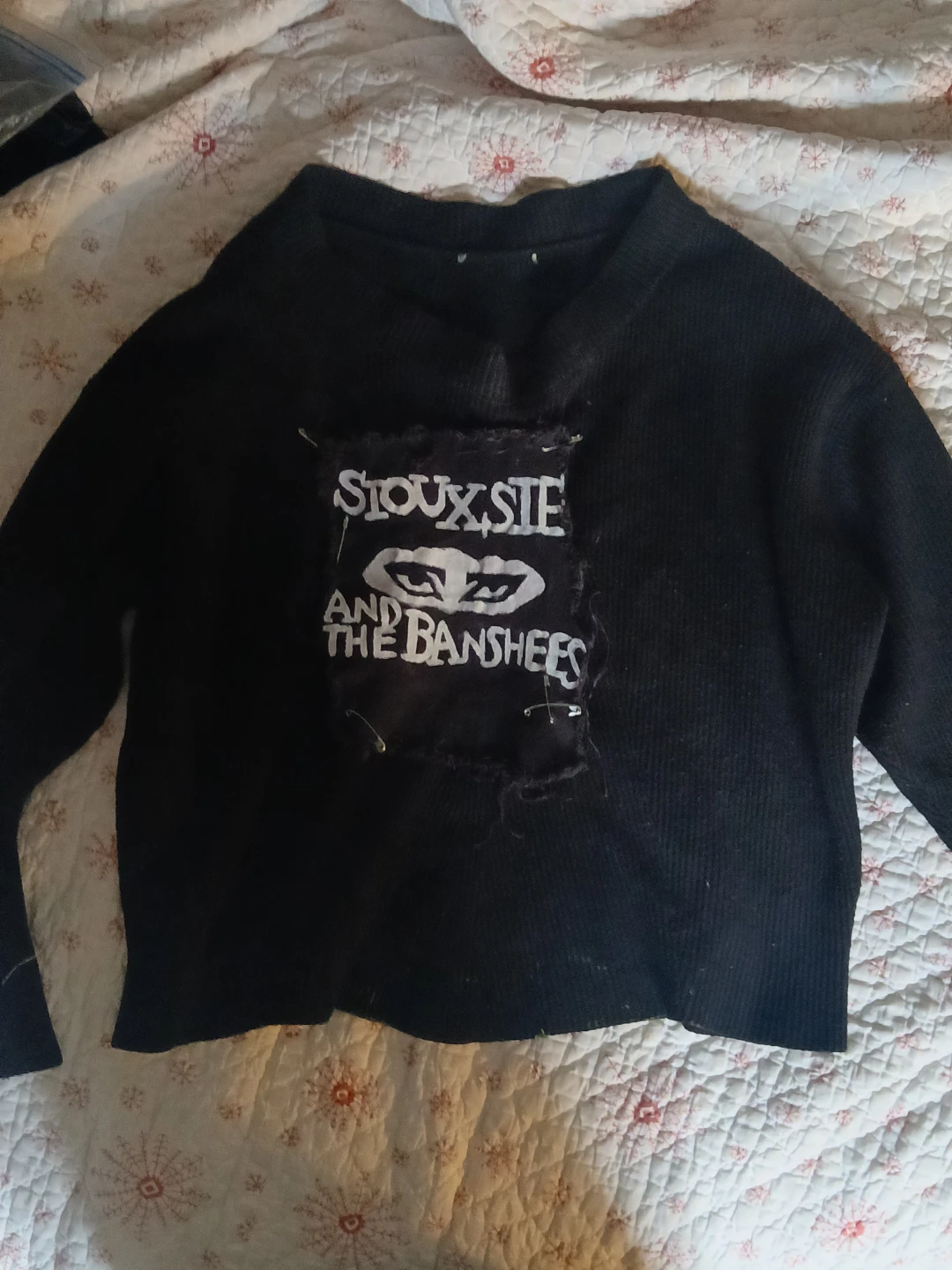 Black goth sweater siouxsie and the banshees logo