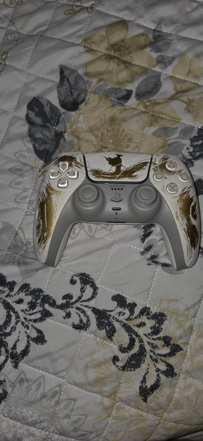 PS5 Limited Edition + Wall Mount & 2 Controllers - photo 2