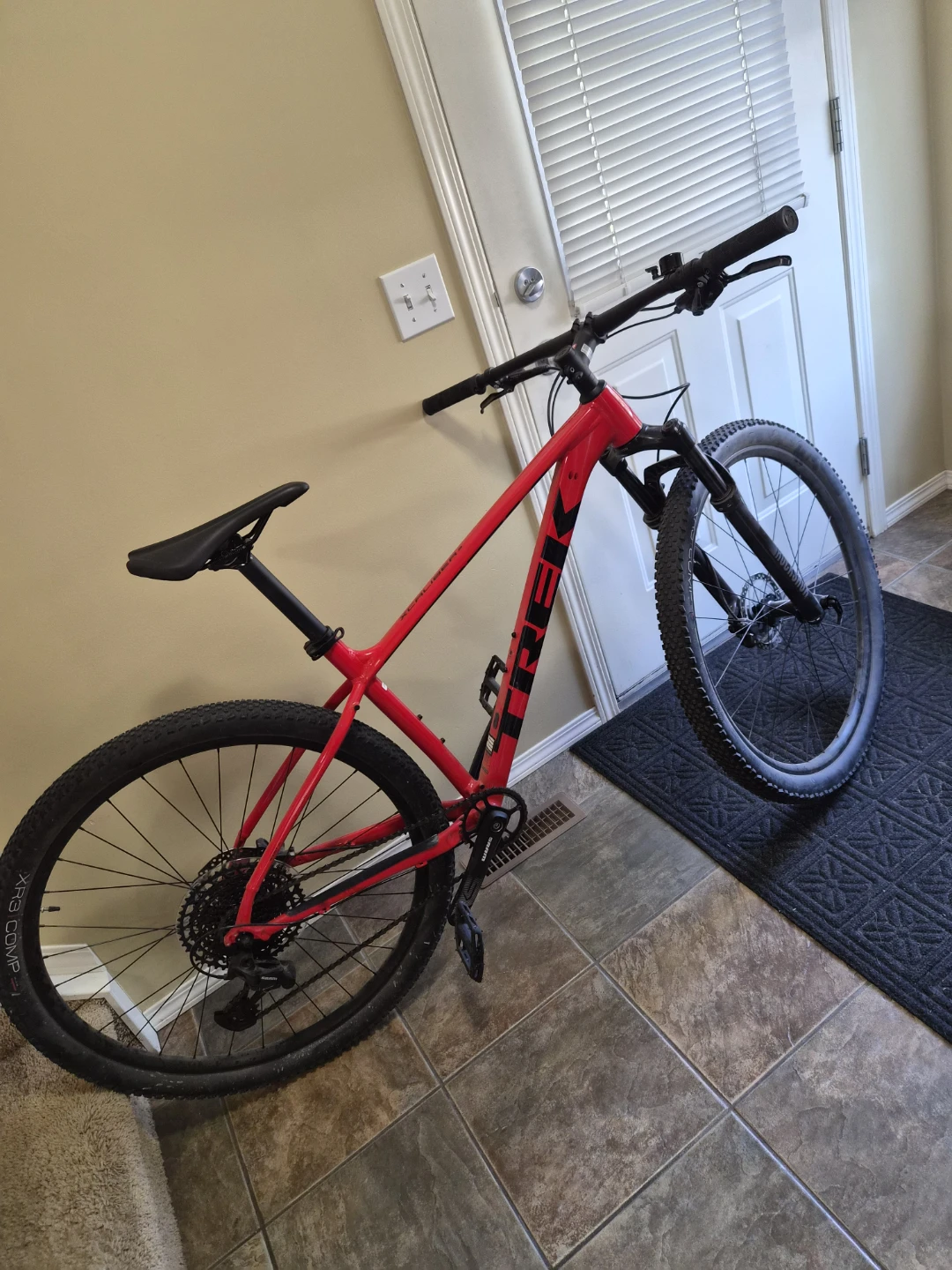Trek X-Caliber 8 Mountain Bike like new
