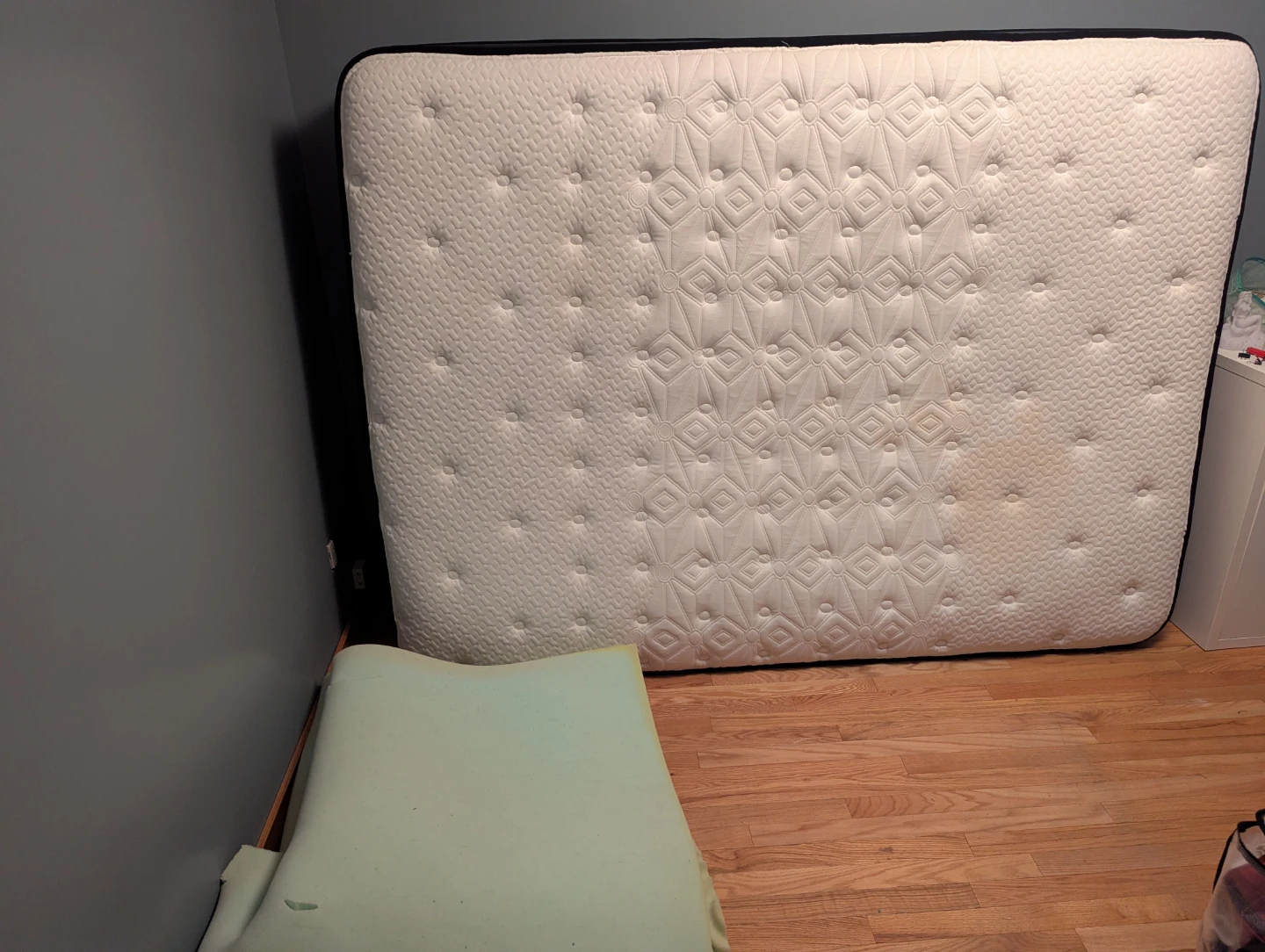 Free queen mattress - photo 2