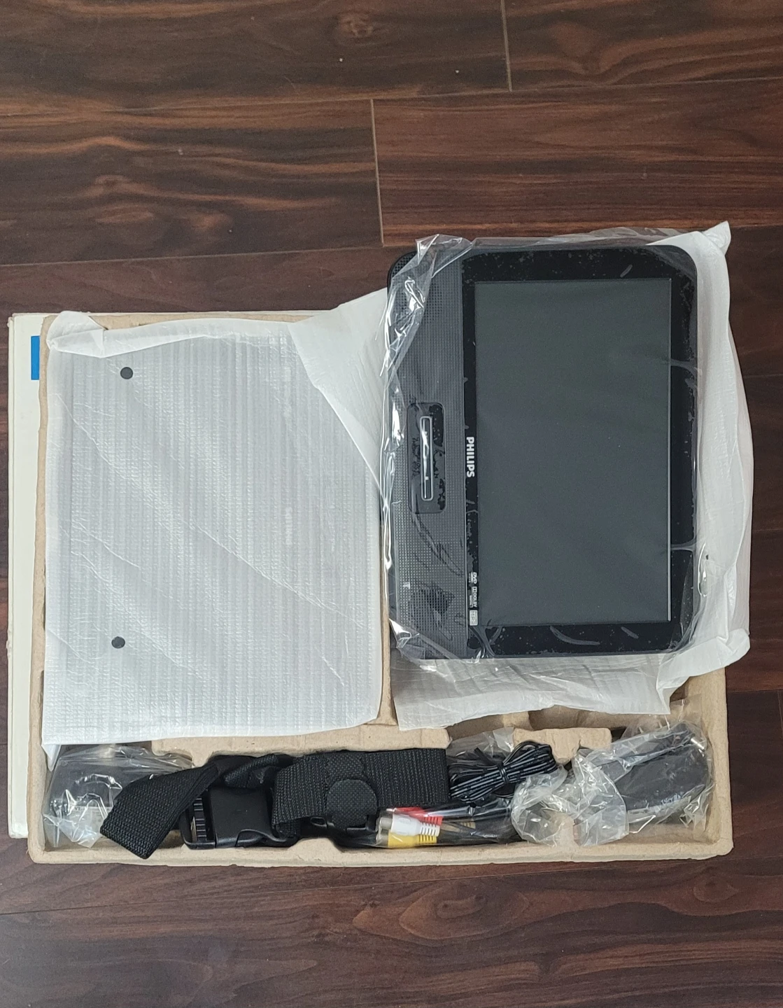 Philips Portable Dual Screen DVD Player - photo 2