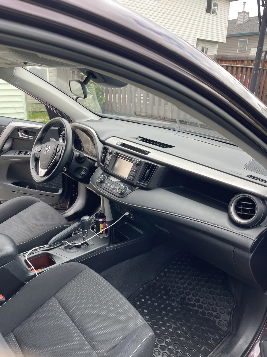 2017 Toyota RAV4 XLE AWD fully loaded - photo 4