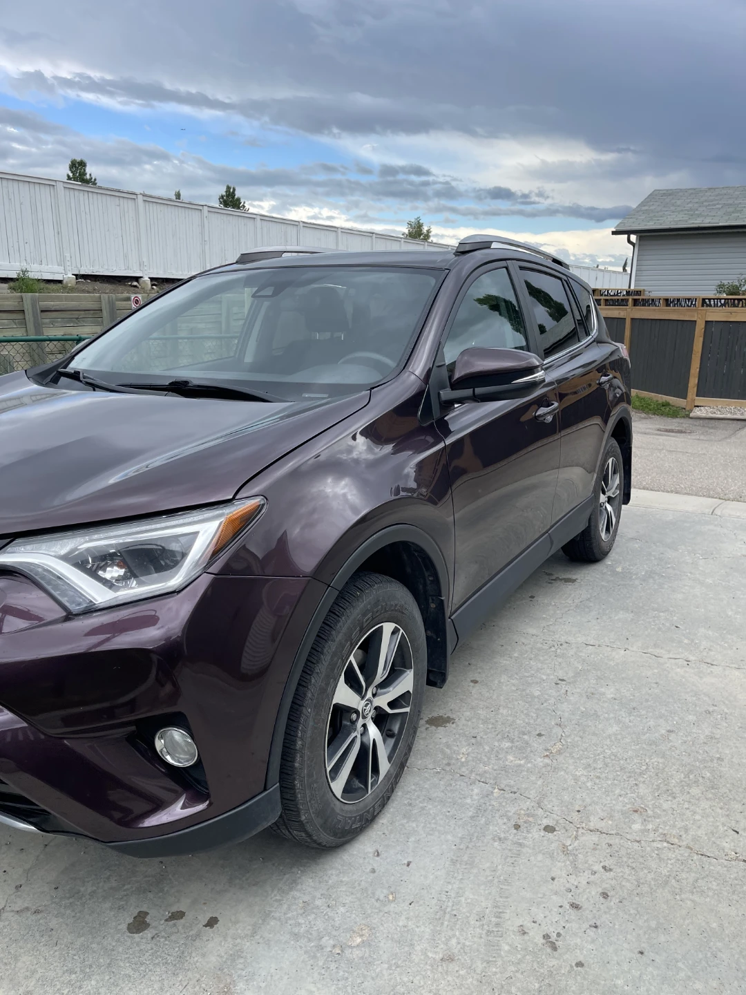 2017 Toyota RAV4 XLE AWD fully loaded - photo 5