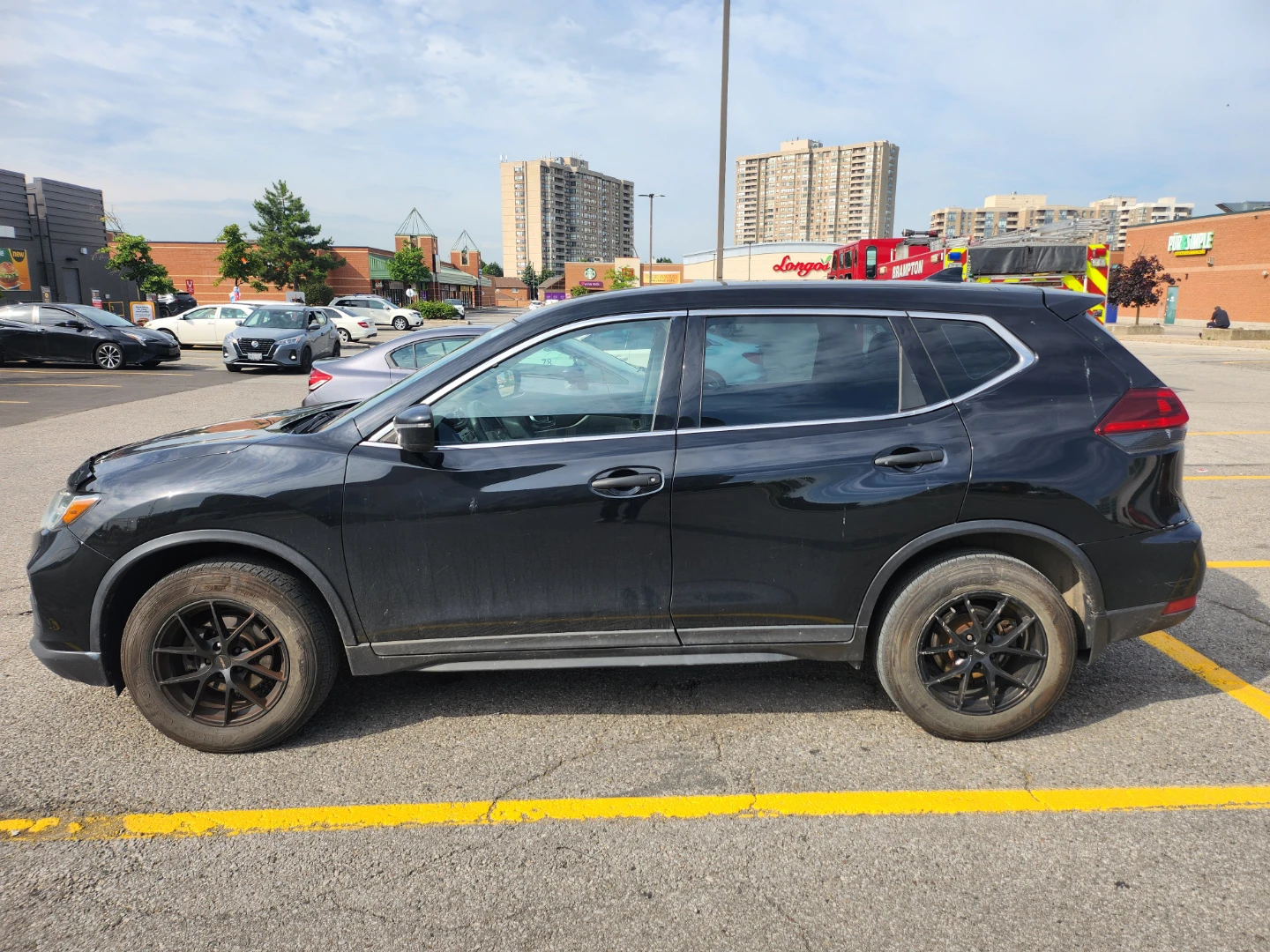 2018 Black Nissan Rogue AWD