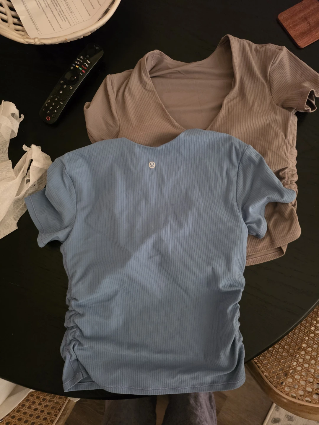 2 lululemon Ribbed Ruched Tops - size small.Blue & Tan - photo 2