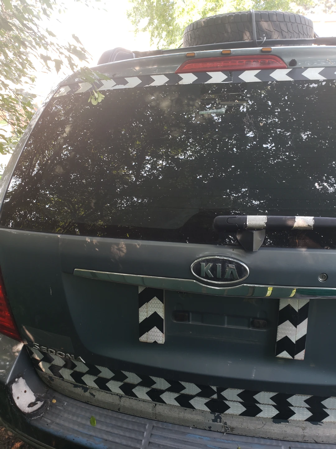 2008 Kia Sedona Van - For Parts - photo 5