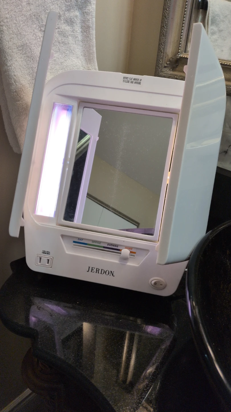 Jerdon Lighted Vanity Mirror - photo 2