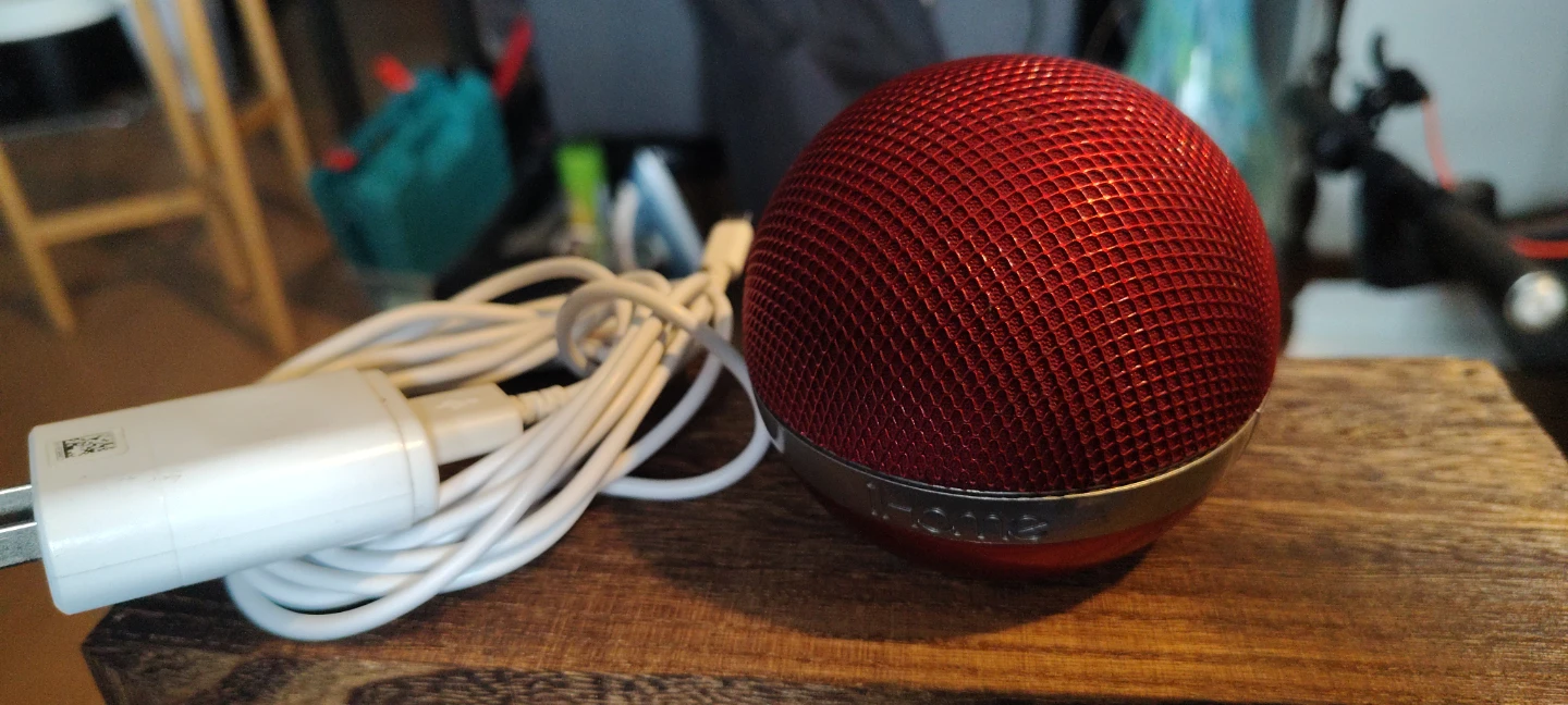 Red PISEN Portable Bluetooth Speaker