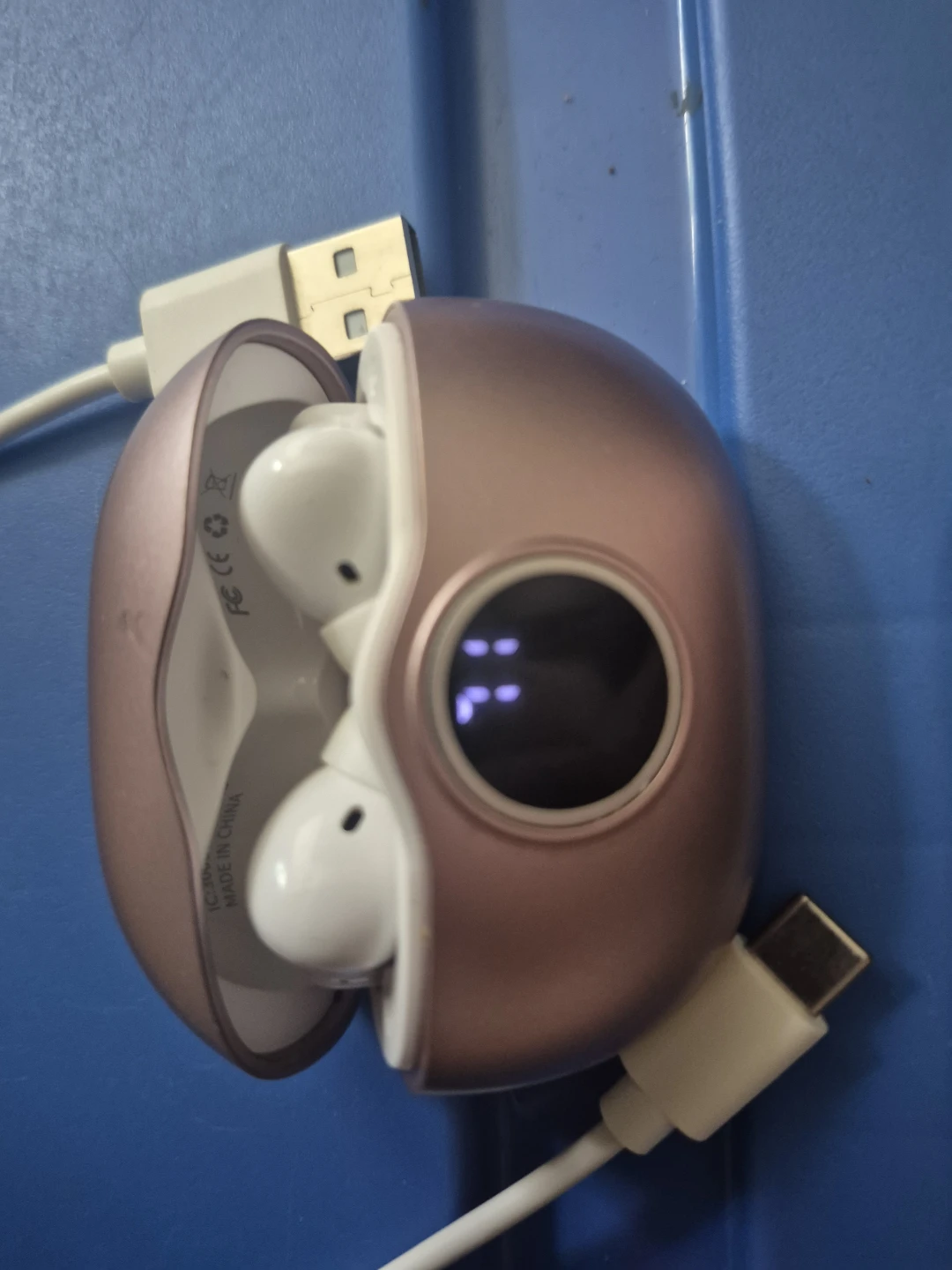 Rose Gold Wireless Earbuds with Charging Case - photo 2