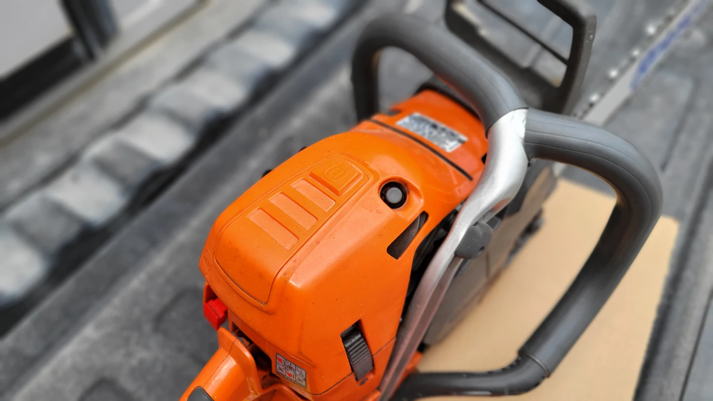 Husqvarna 555 Chainsaw - photo 5