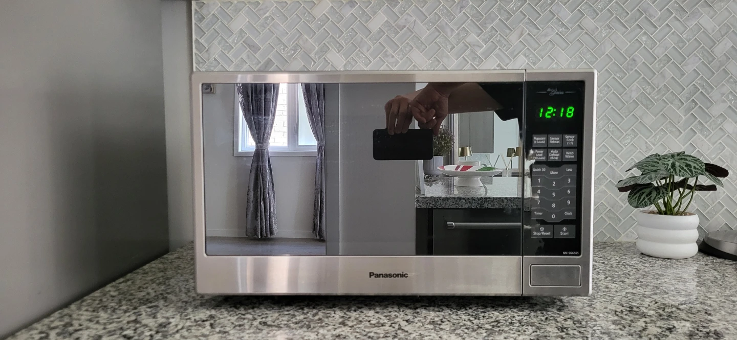 Panasonic Genius Stainless Steel Microwave – NN-SG656S