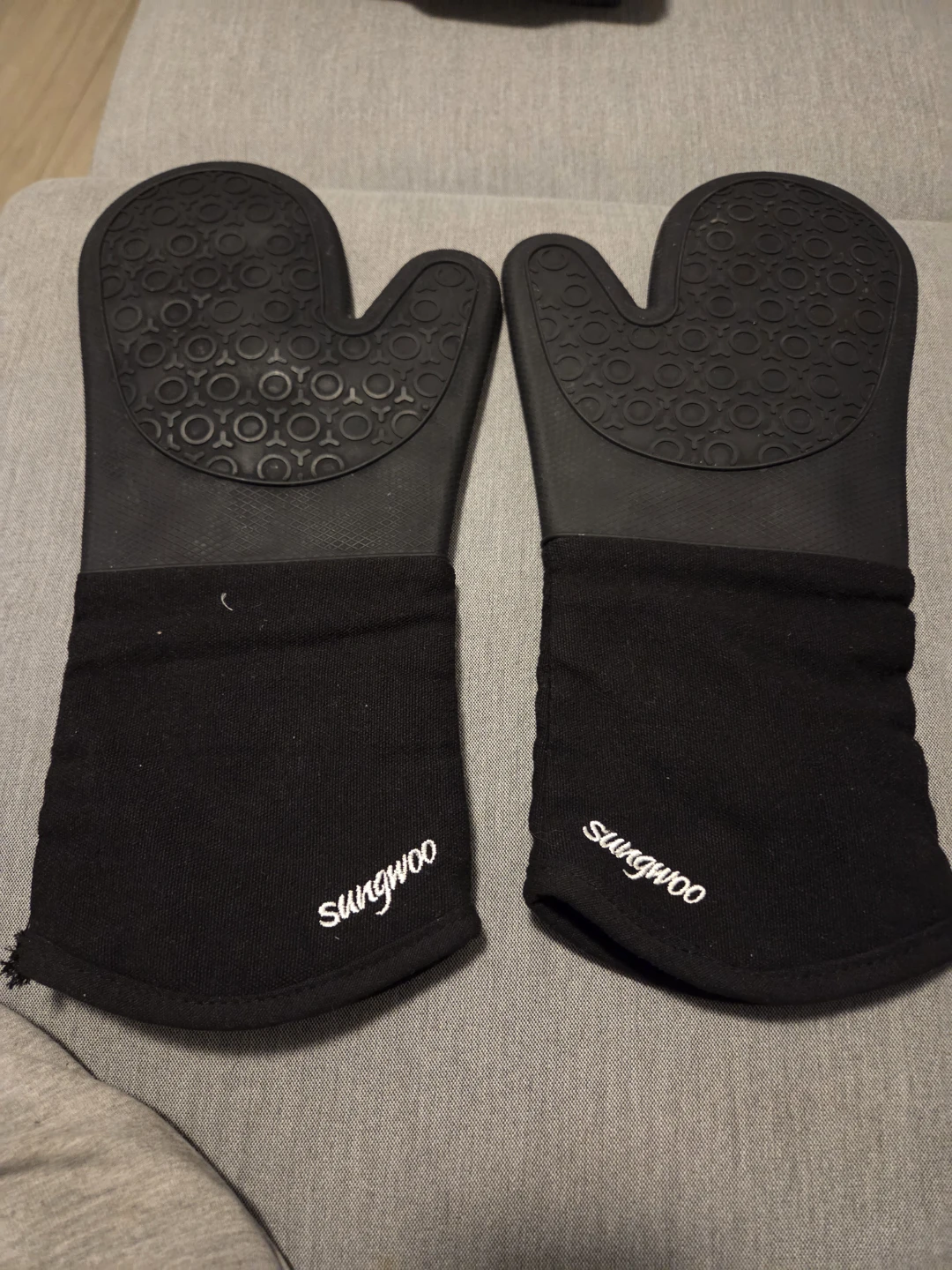 Sungwoo Oven Mitts