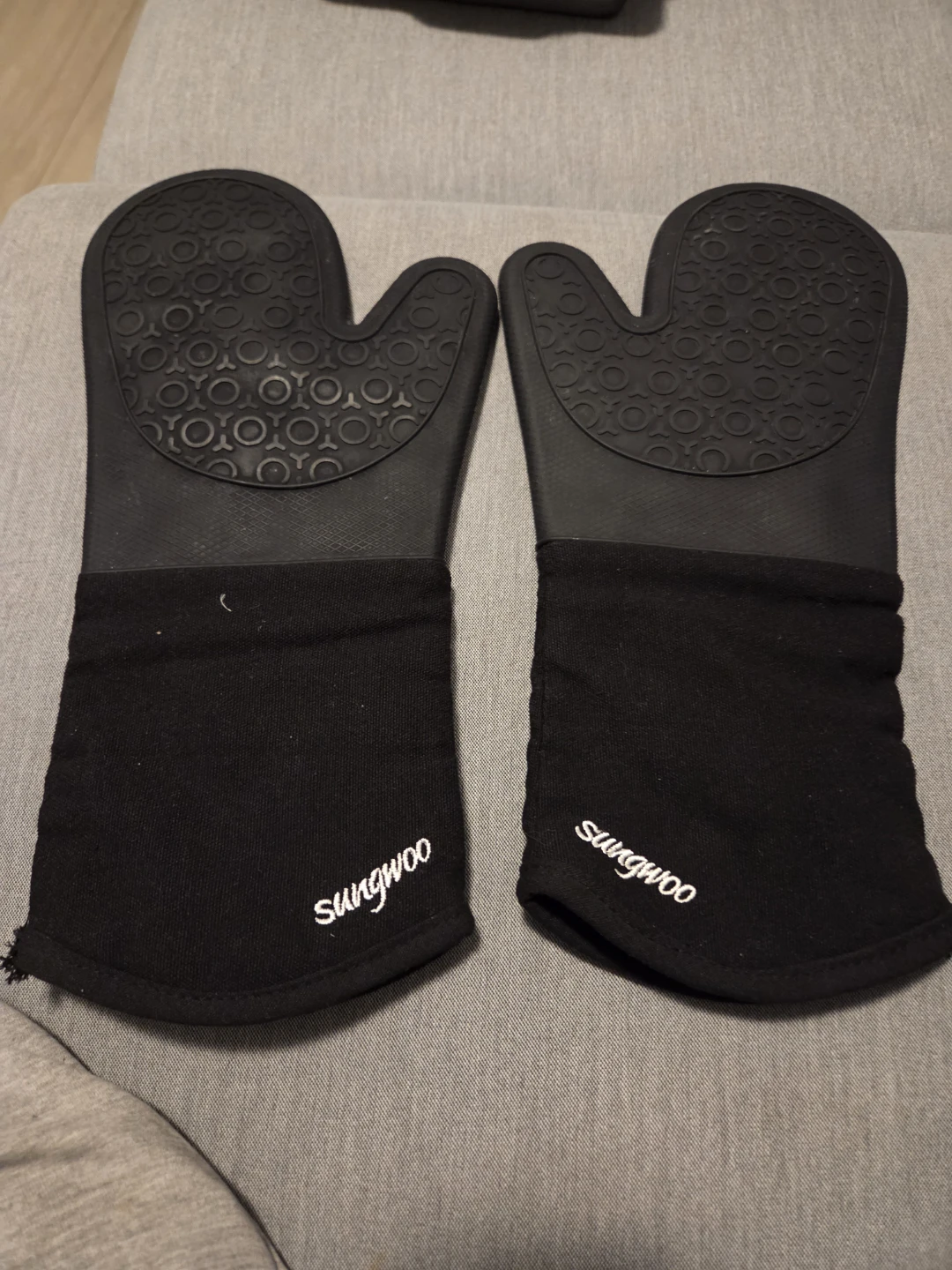 Sungwoo Oven Mitts - photo 2