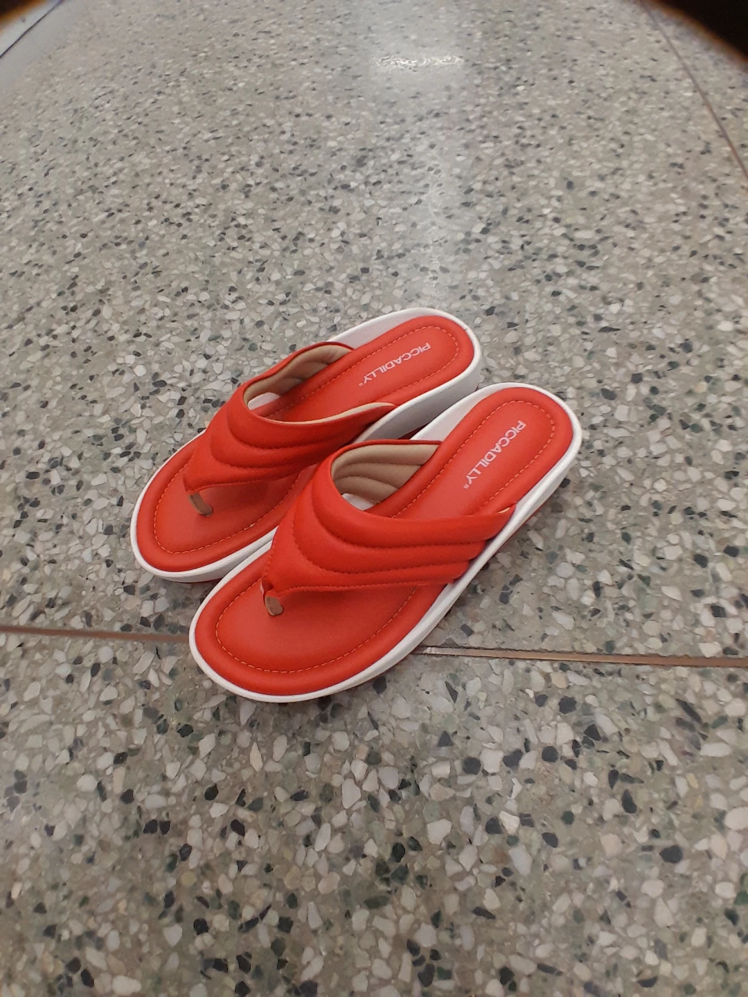 Piccadilly Red Thong Sandals Women's Size 6 - photo 3