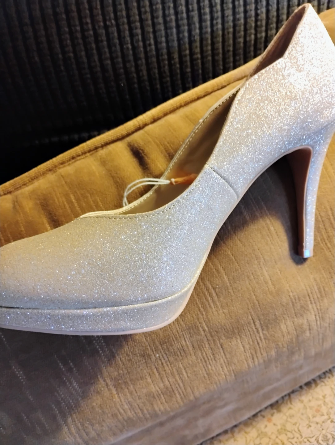 Women's Gold Glitter Heels Size 8 - photo 3