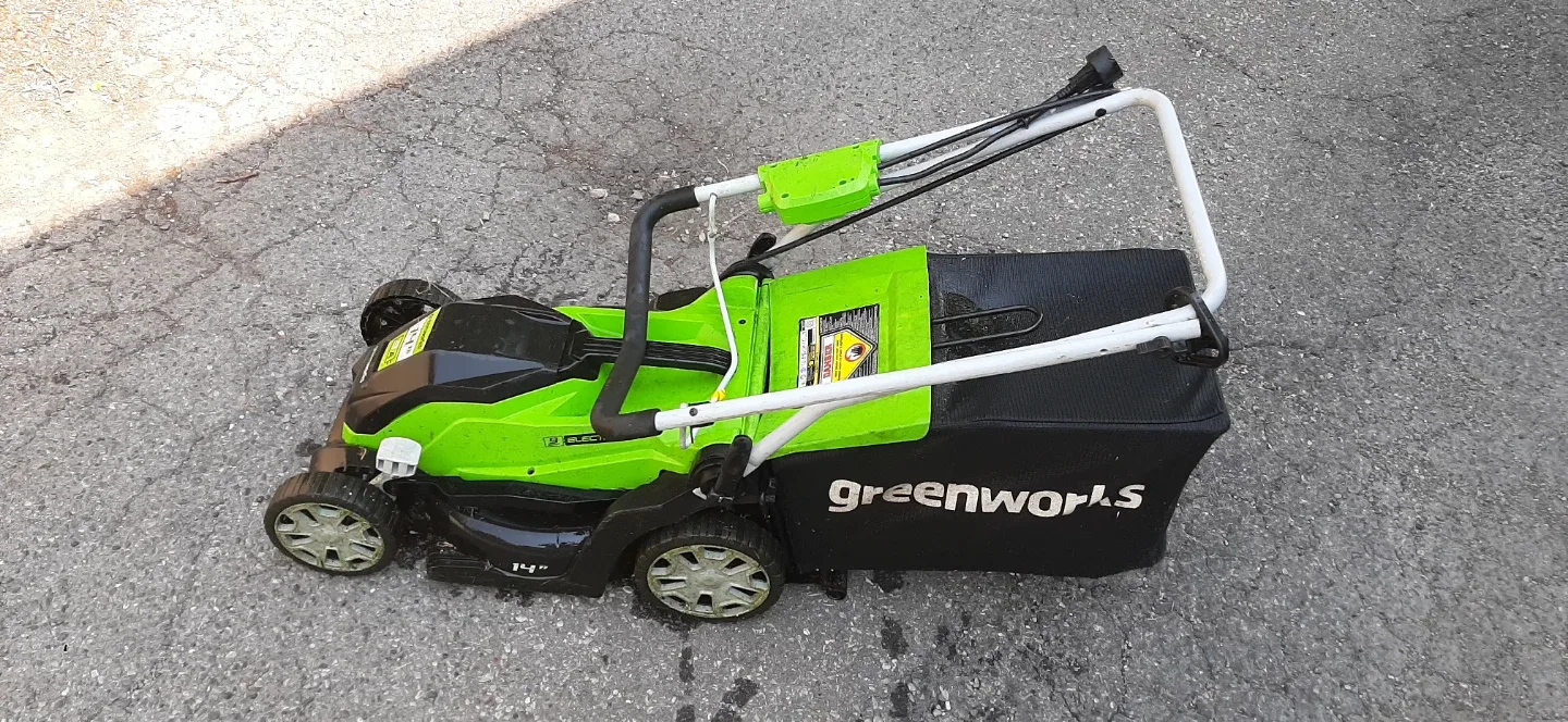 Greenworks 14" Compact Mulching Electric Lawnmower - photo 4