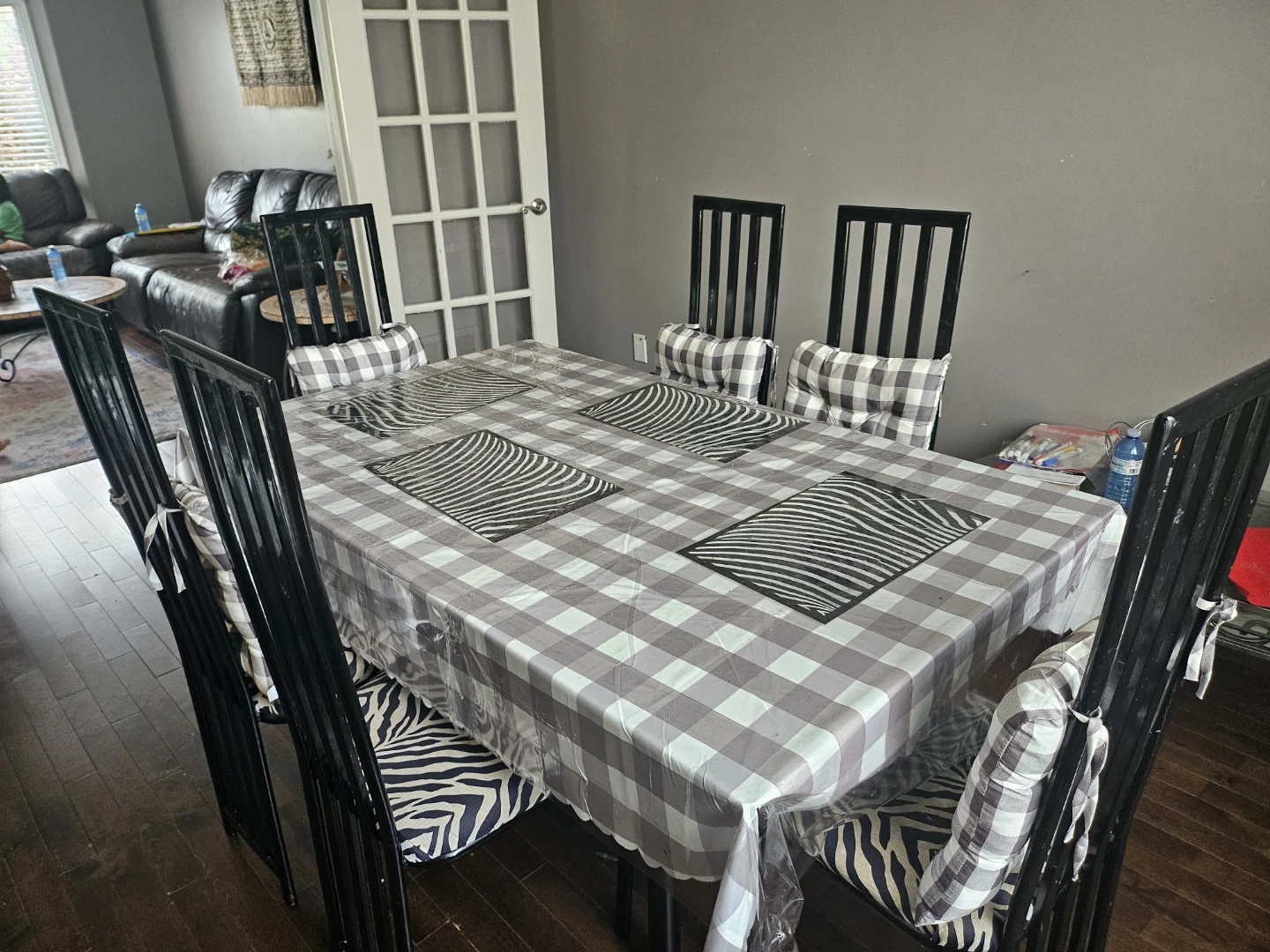 Dining Table and 6 Chairs Set