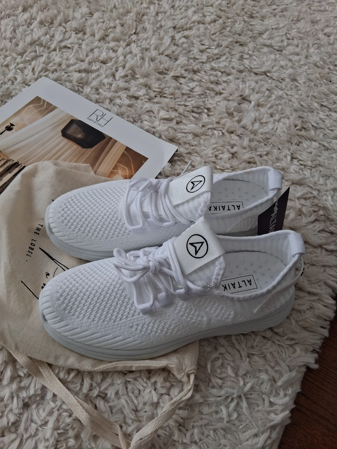ALTAIKA White Knit Sneakers