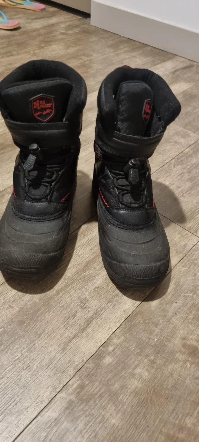 Men's size 9 Waterproof Winter snow boots heavy duty