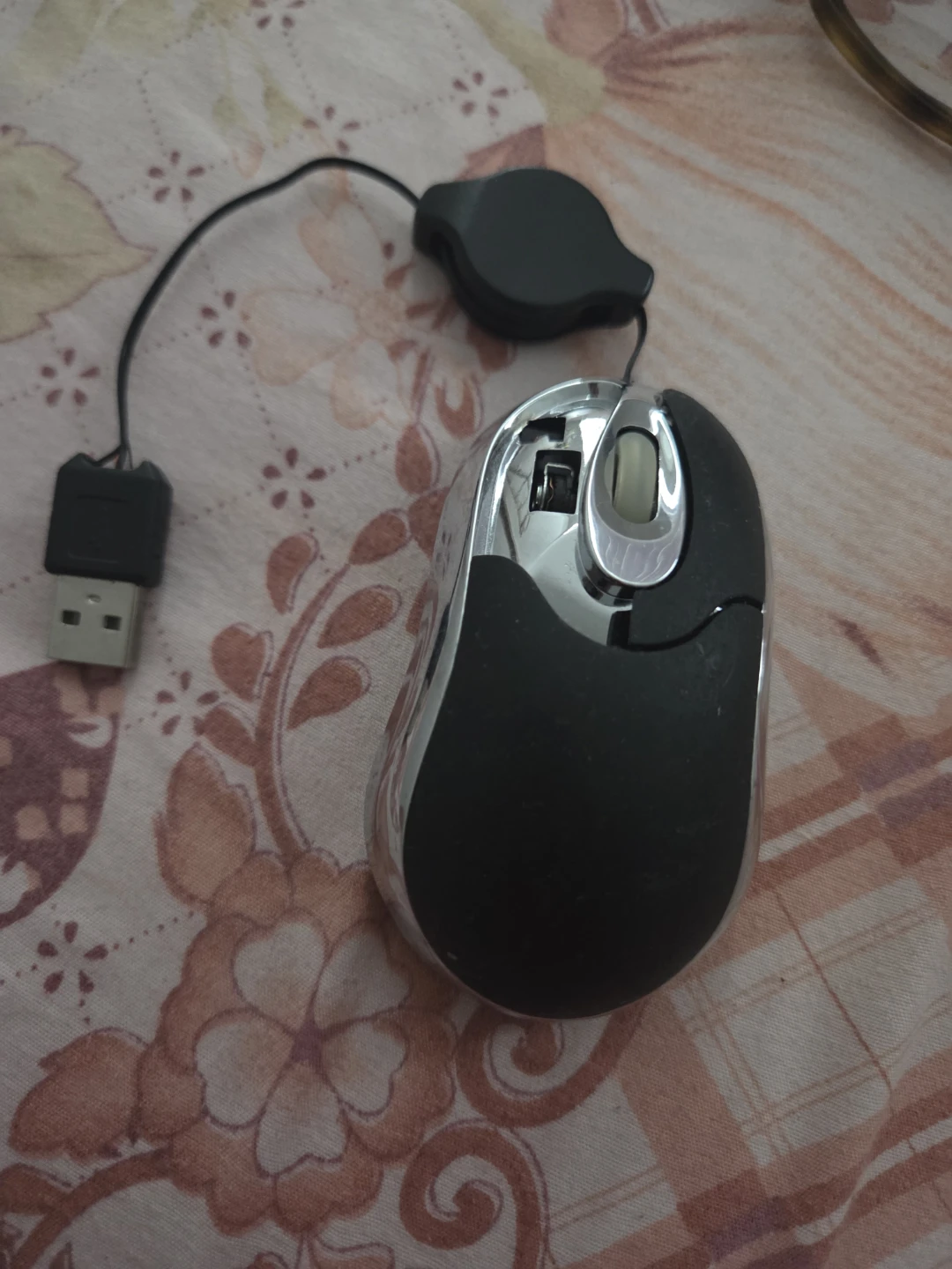 Wired USB Optical Mouse with Retractable Cable - photo 2