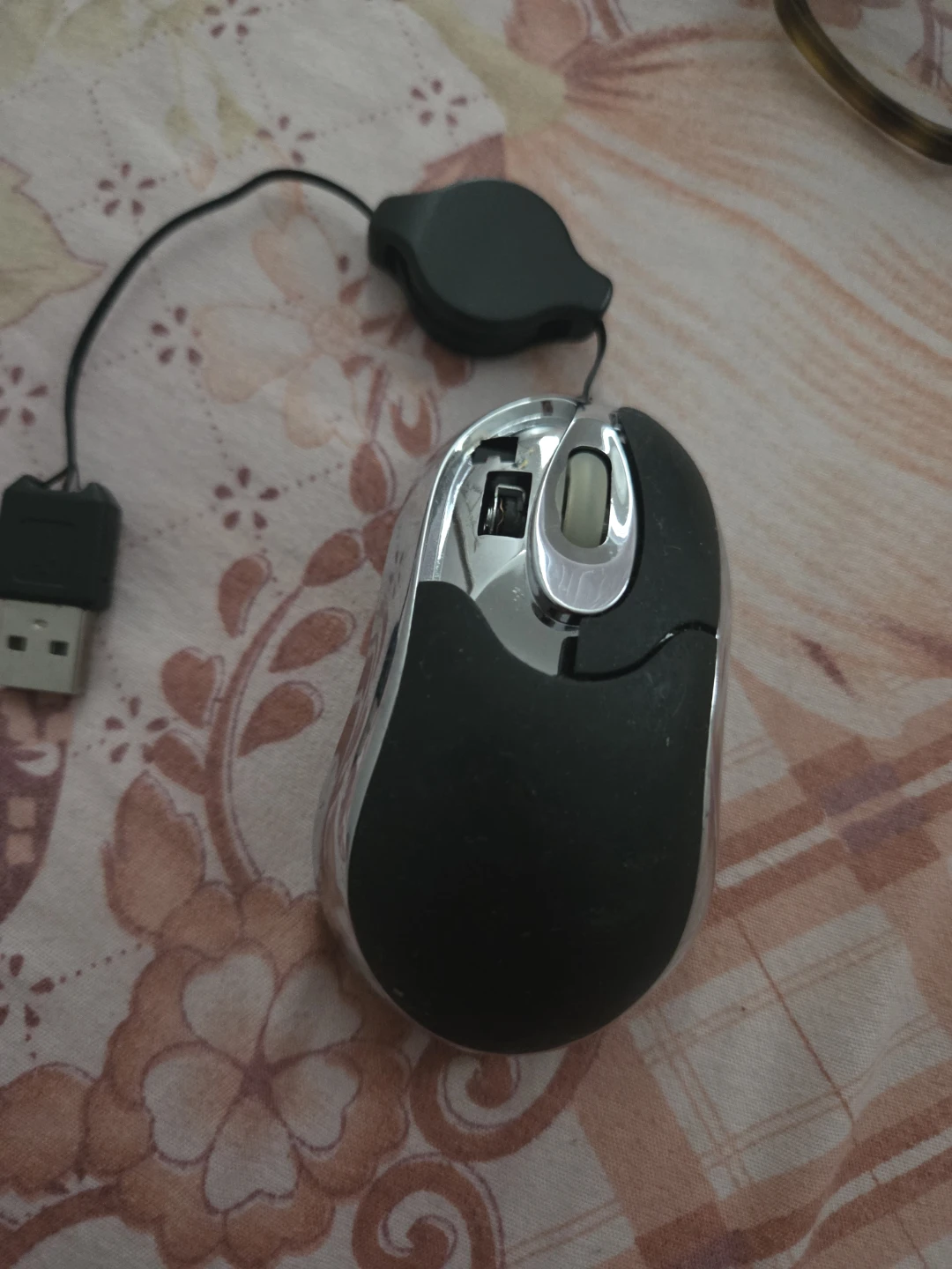 Wired USB Optical Mouse with Retractable Cable - photo 3