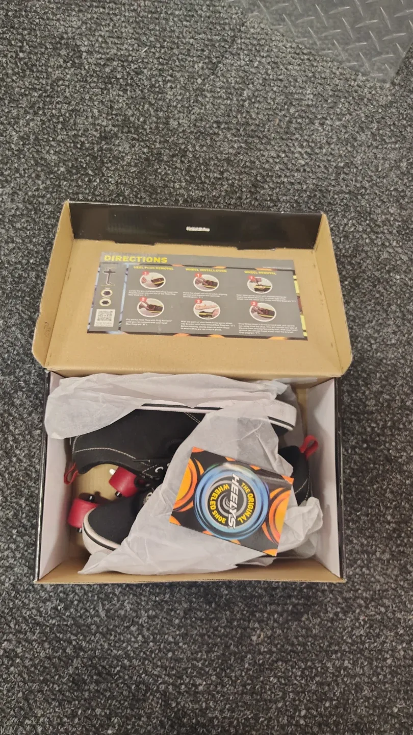 Heelys Original Wheeled Shoes size 4 - photo 3
