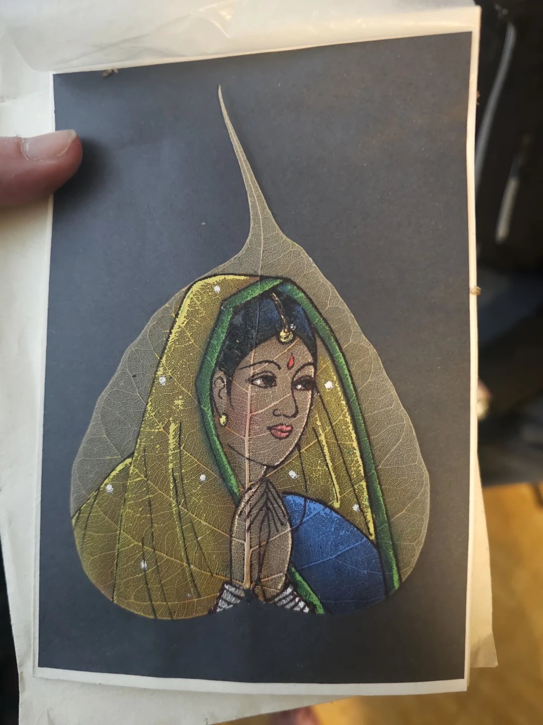 Hand-Painted Leaf Art - Woman in Saree - photo 2