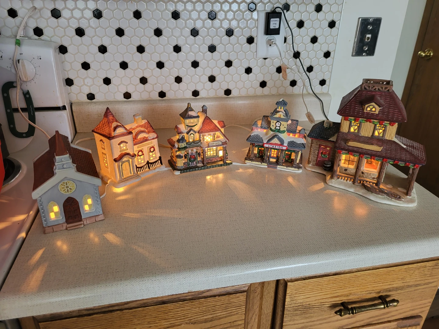 Light-Up Christmas Village Houses - photo 2