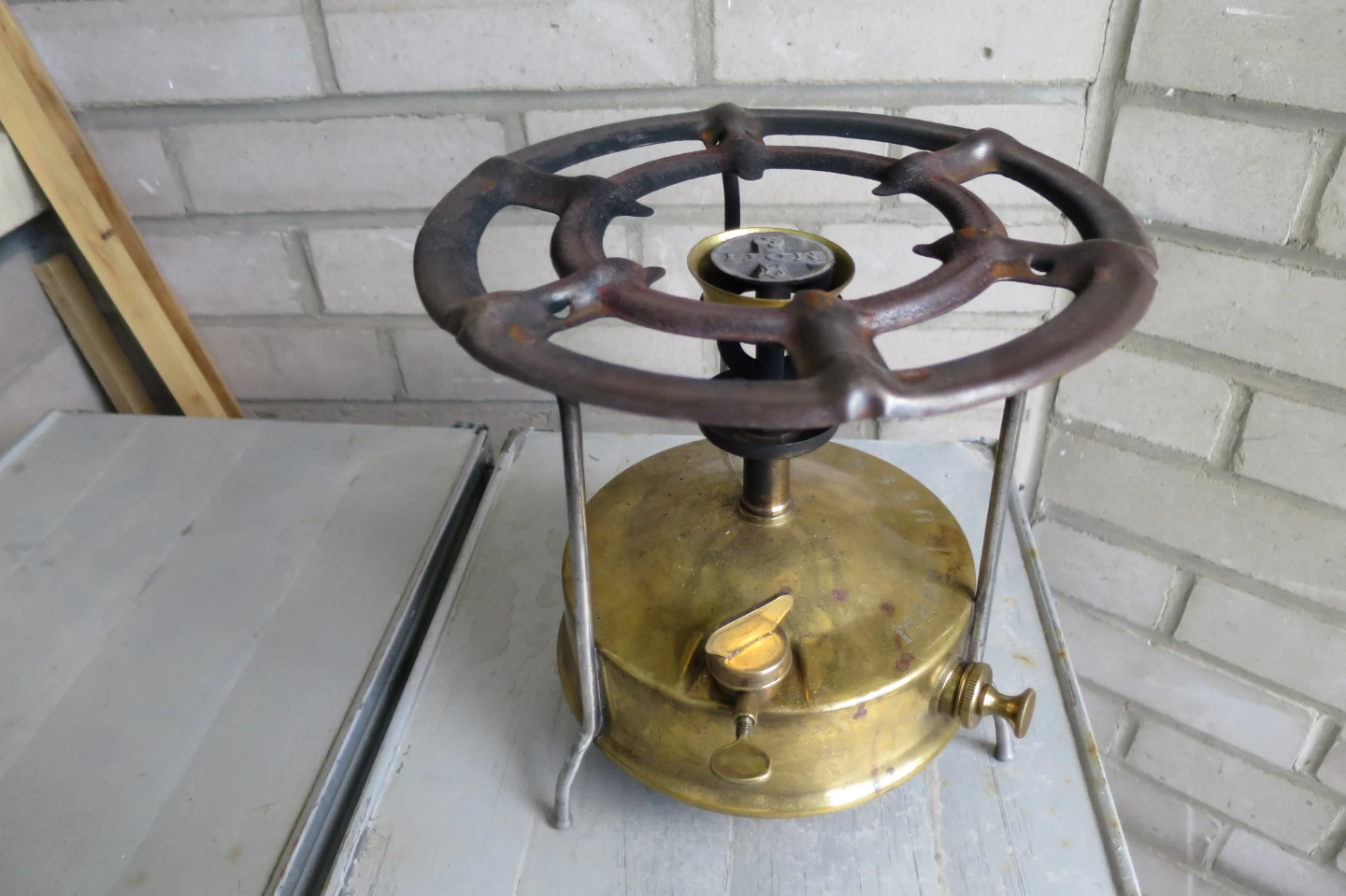 Kerosene camping stove