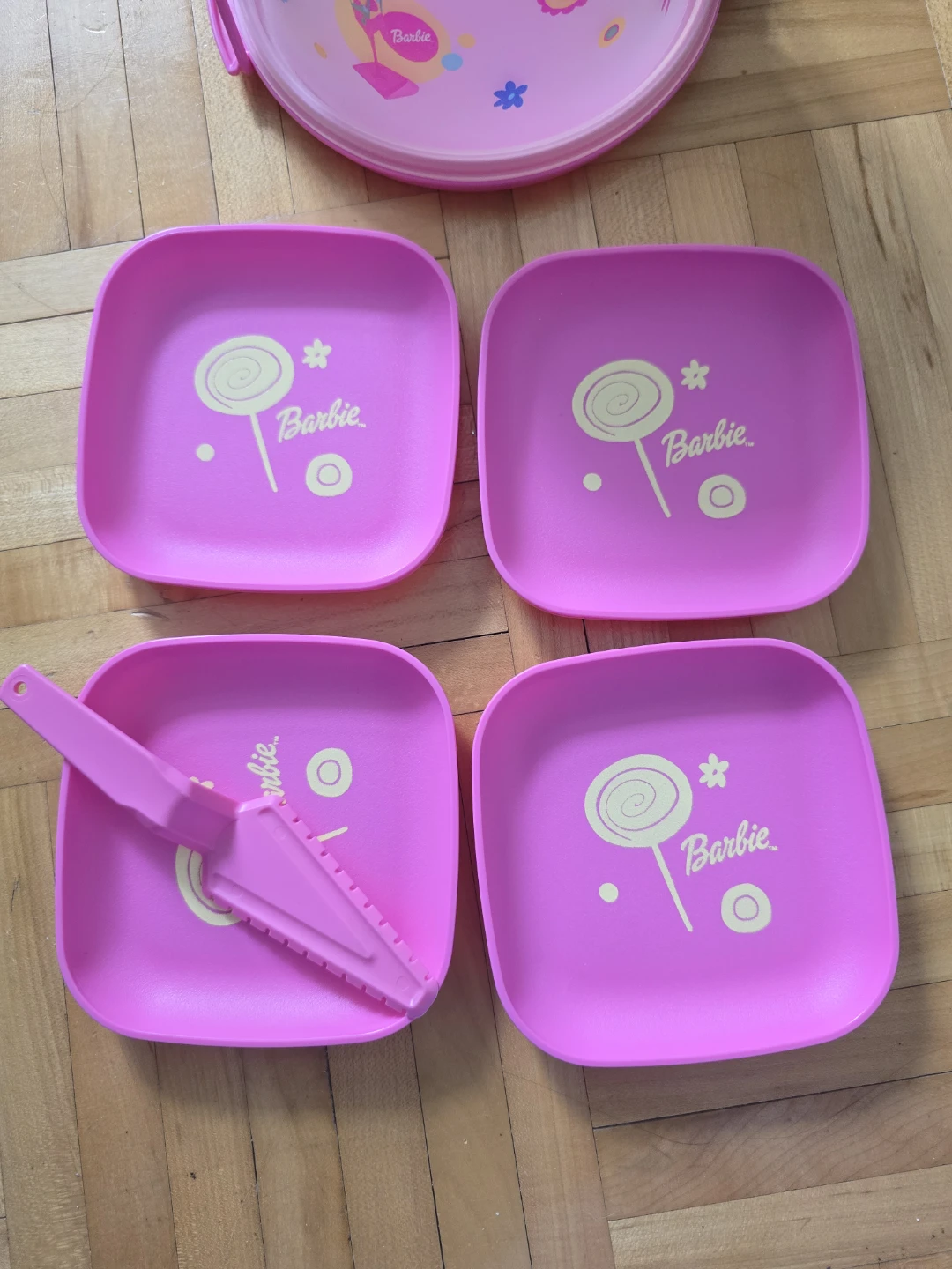 Girls Barbie Cake Serving Set - photo 4
