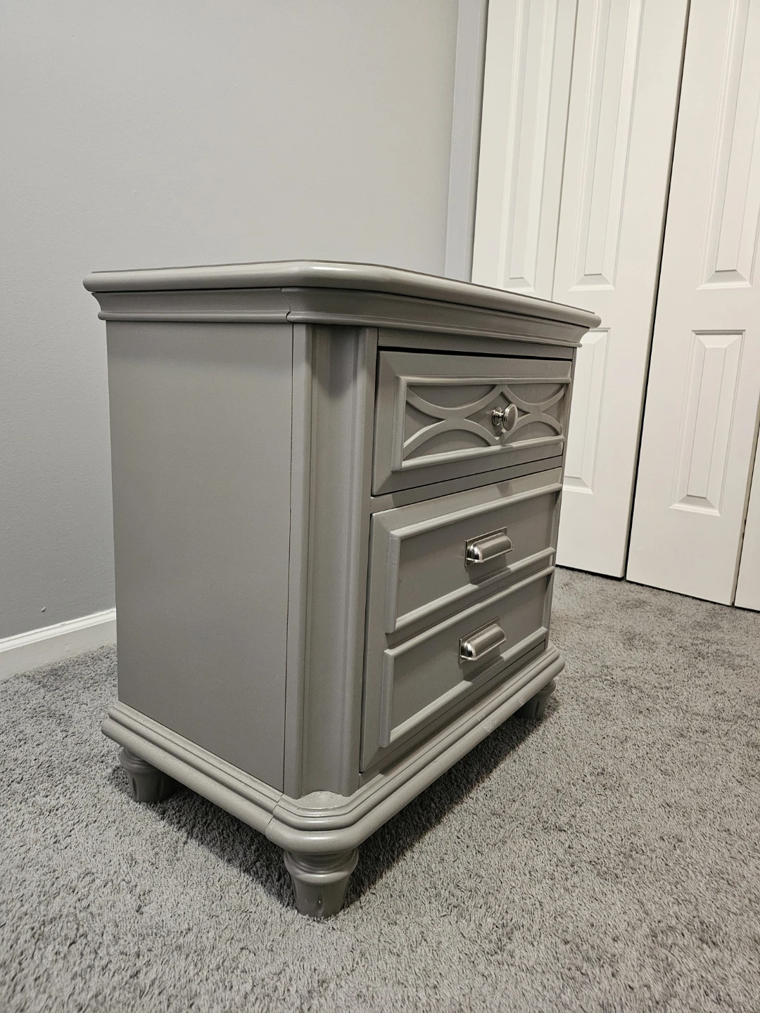 Gray 3-Drawer Nightstand - photo 3