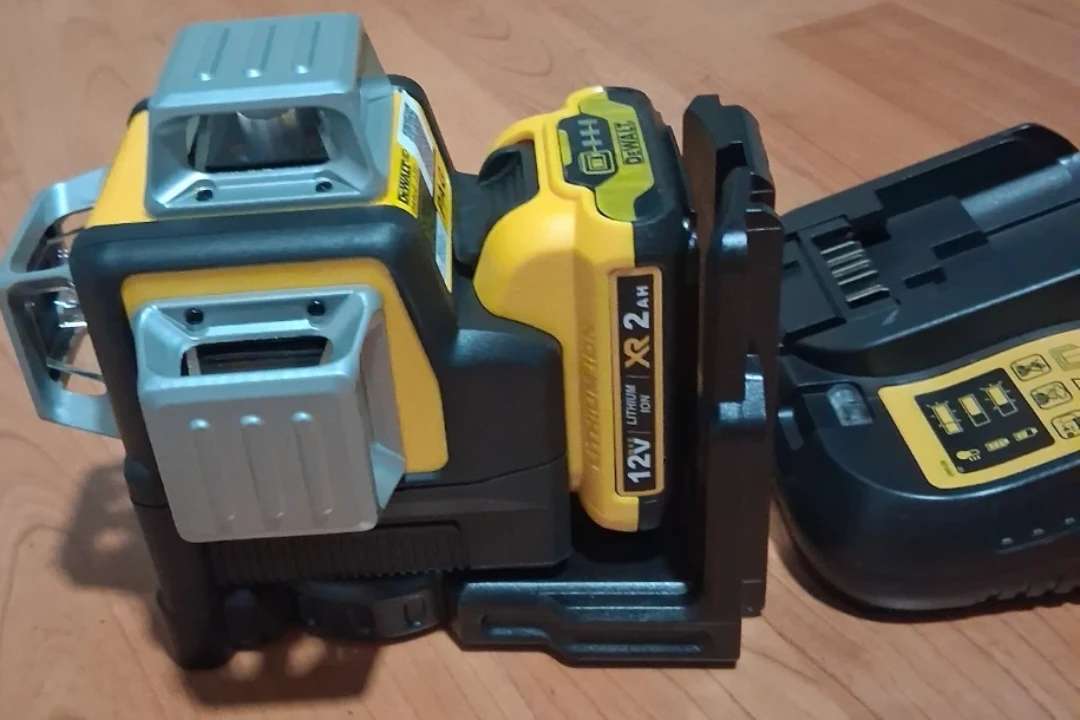 DeWalt 12V Laser Level - photo 2
