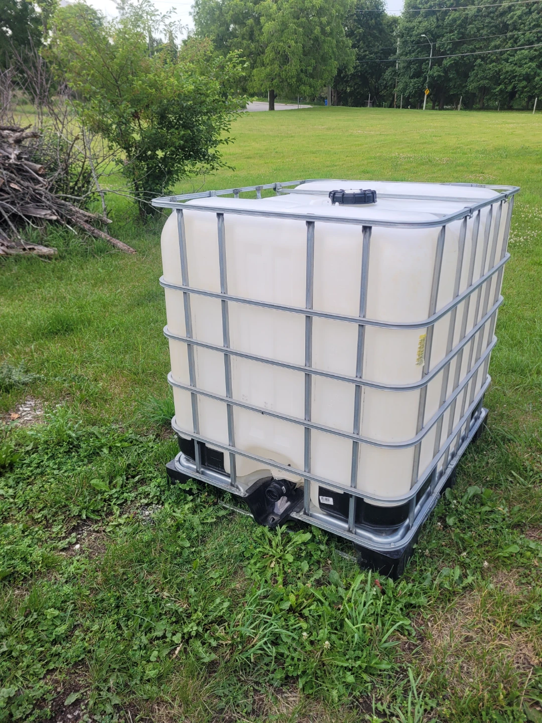 Used IBC Tote  watertank 1000L - photo 2