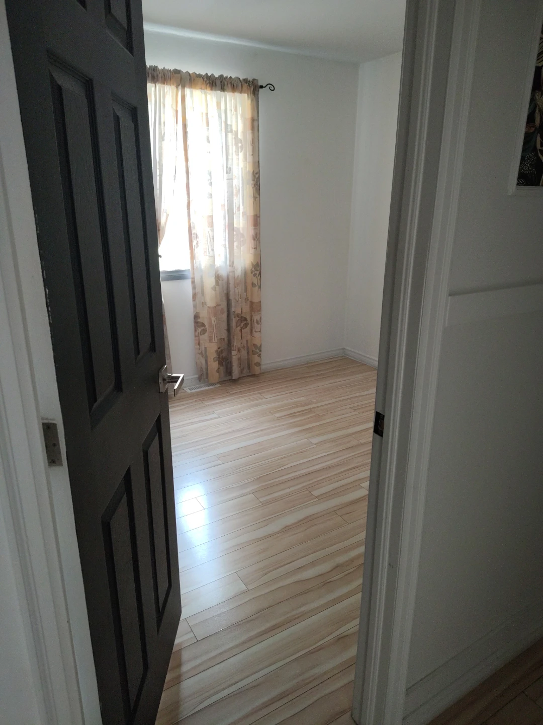 Empty Room for rent