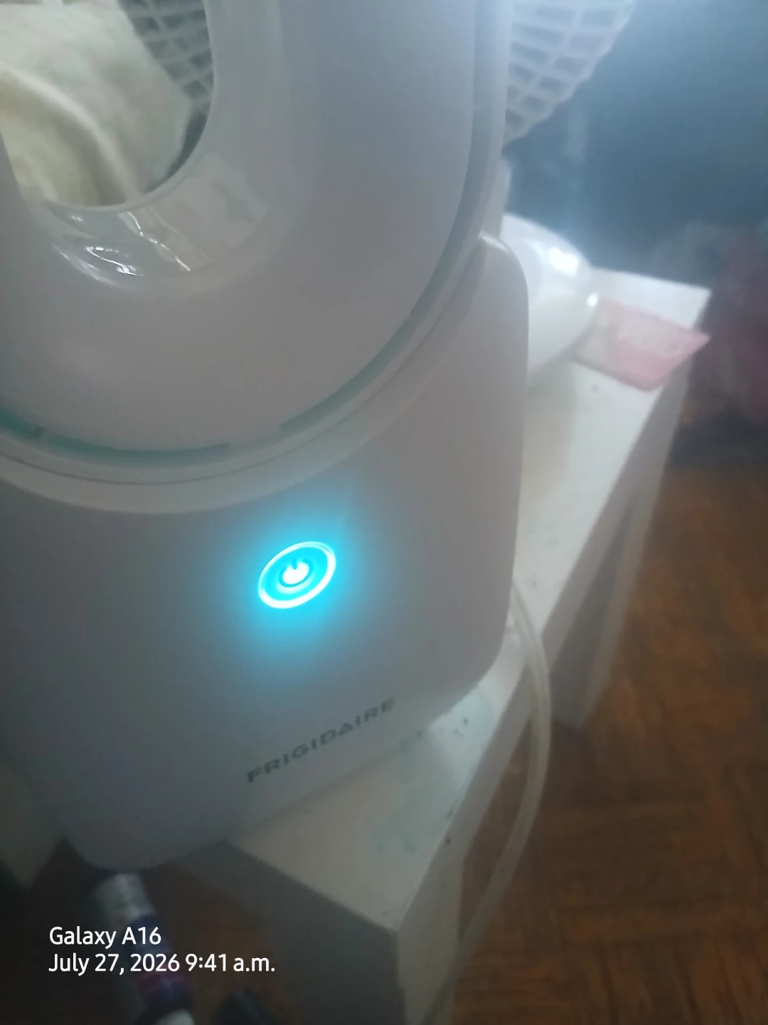 Frigidaire White Fan - photo 4