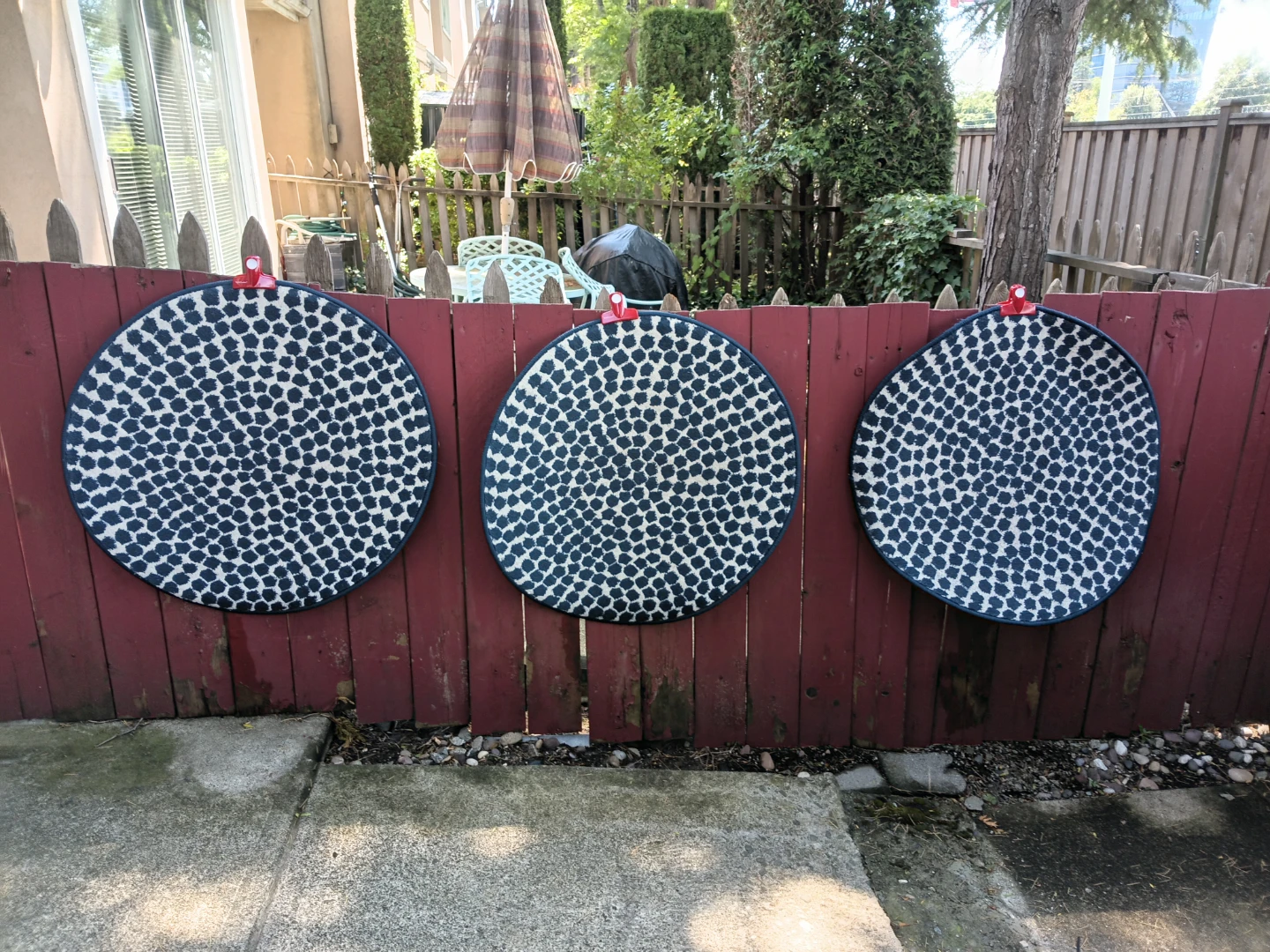 Round Area Rug - Blue/Cream Pattern - photo 2