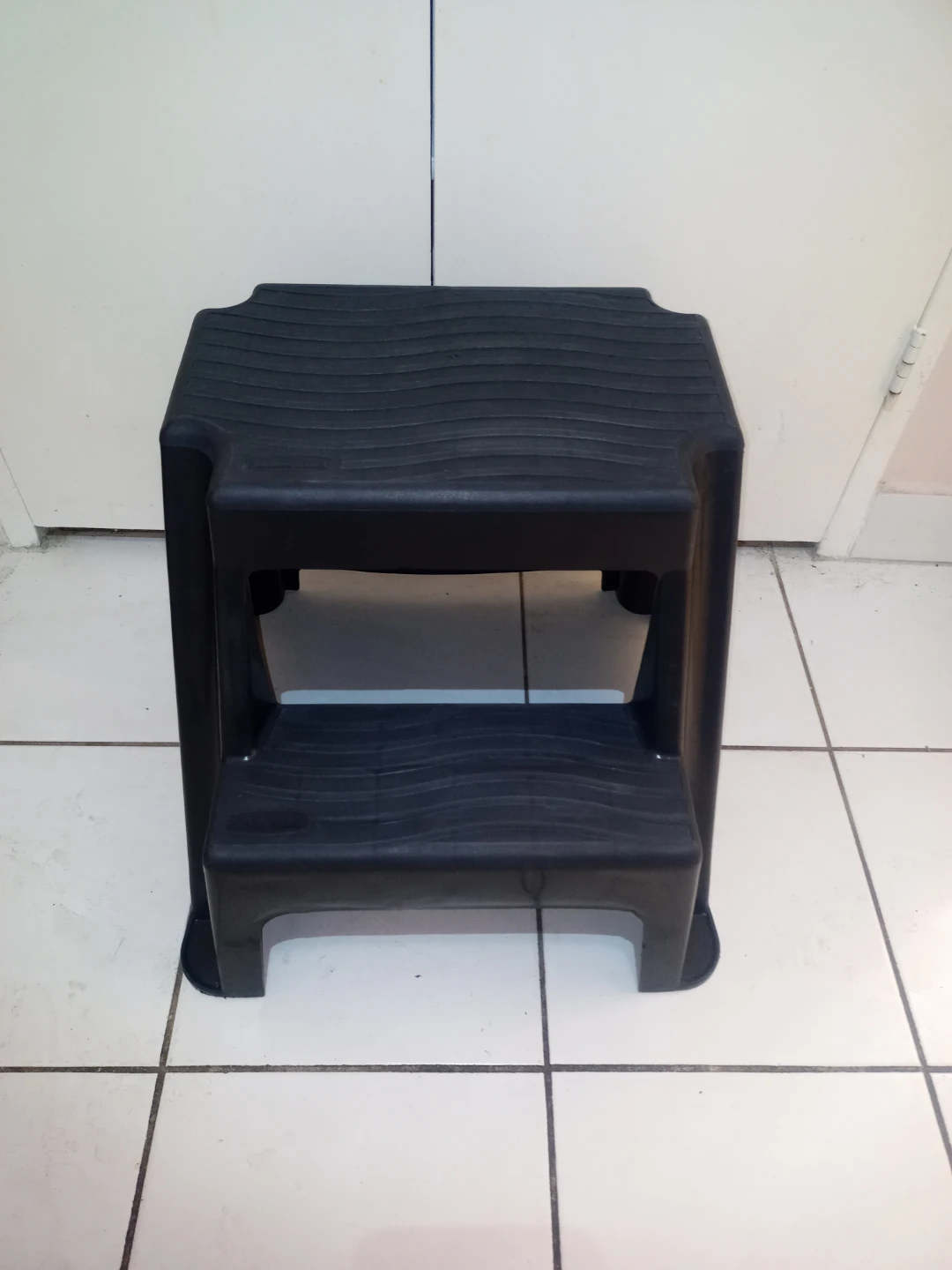 Rubbermaid 2 Tier Step Stool
