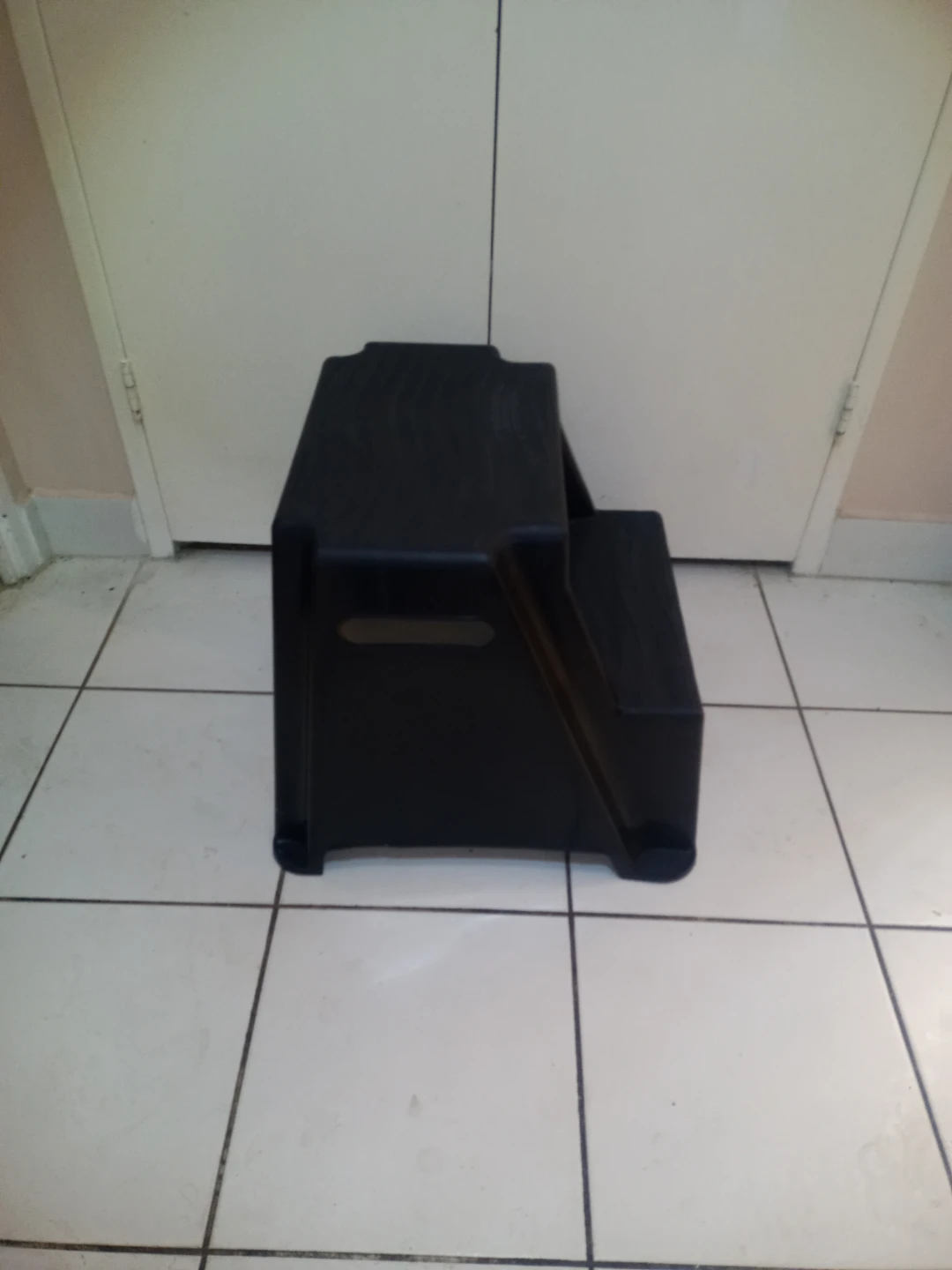 Rubbermaid 2 Tier Step Stool - photo 2