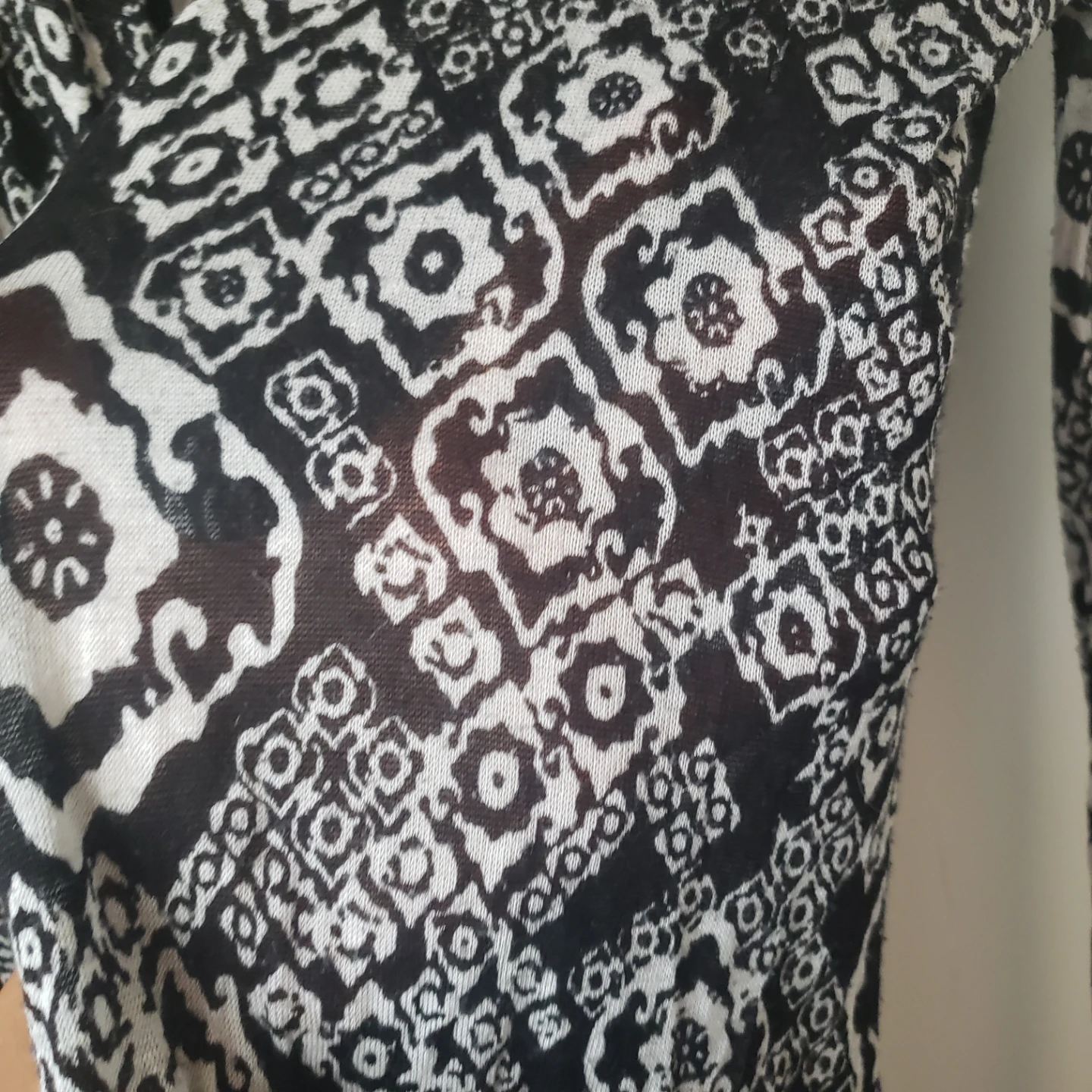 Black & White Patterned Cardigan - photo 3
