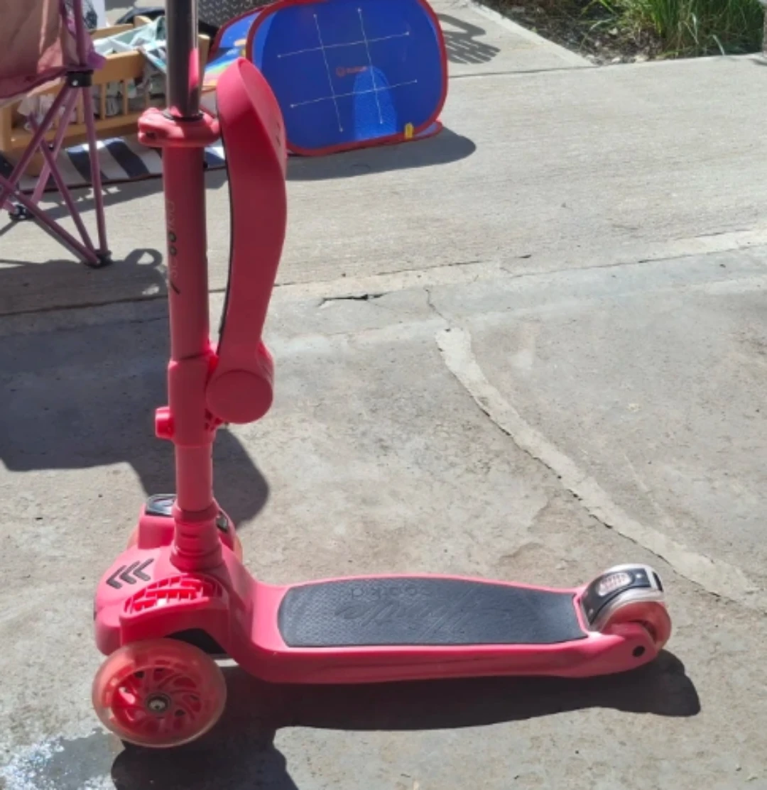 Hurtle Light Up 3 Wheel Scooter - photo 5