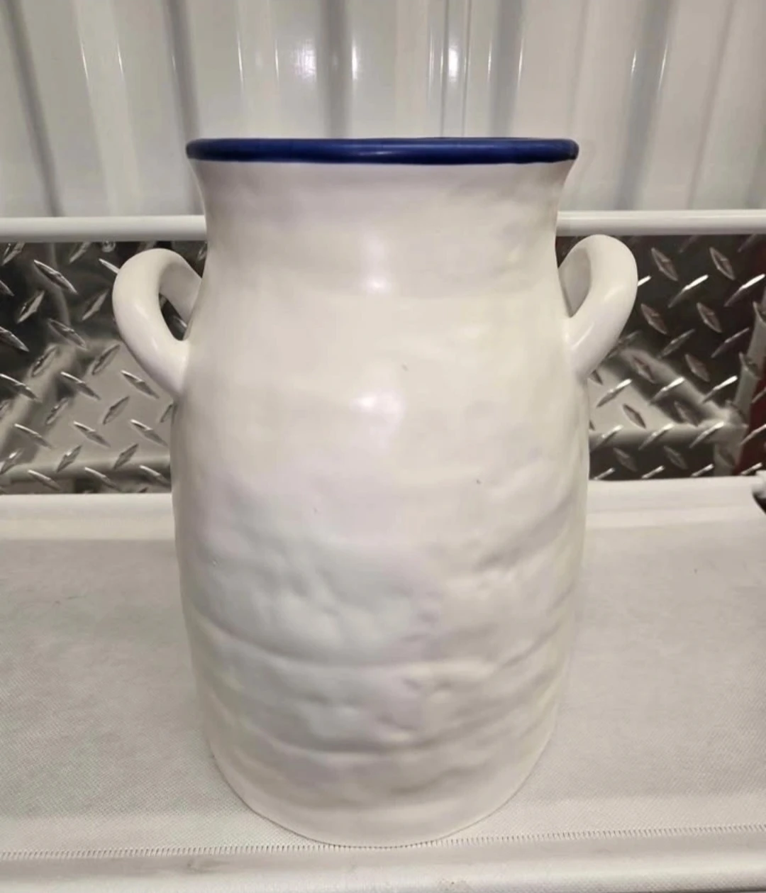 Stunning Vintage-Style Farmhouse Ceramic Milk Jug Crock Vase