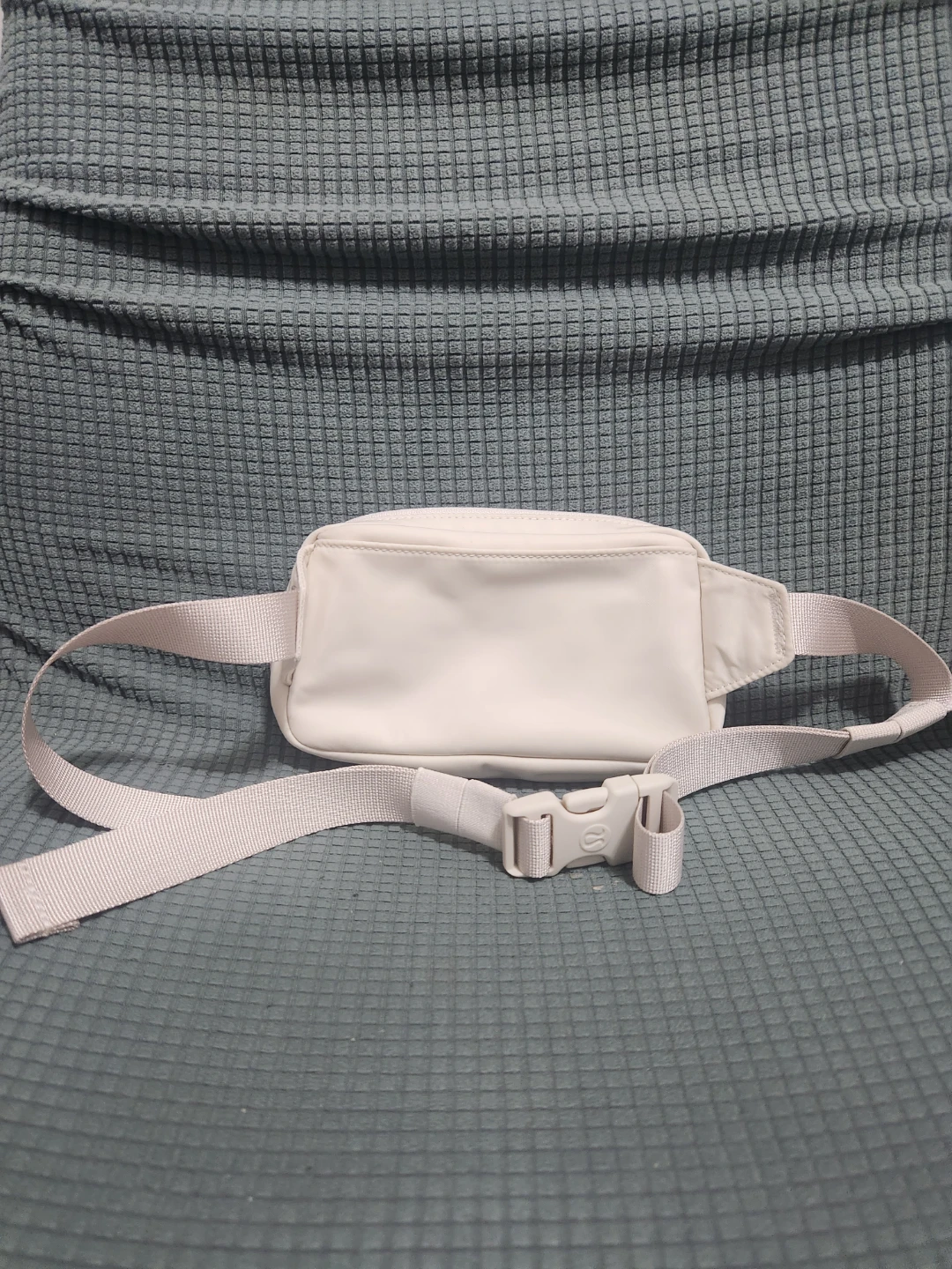 Lululemon Team Canada Olympic Belt Bag - photo 2