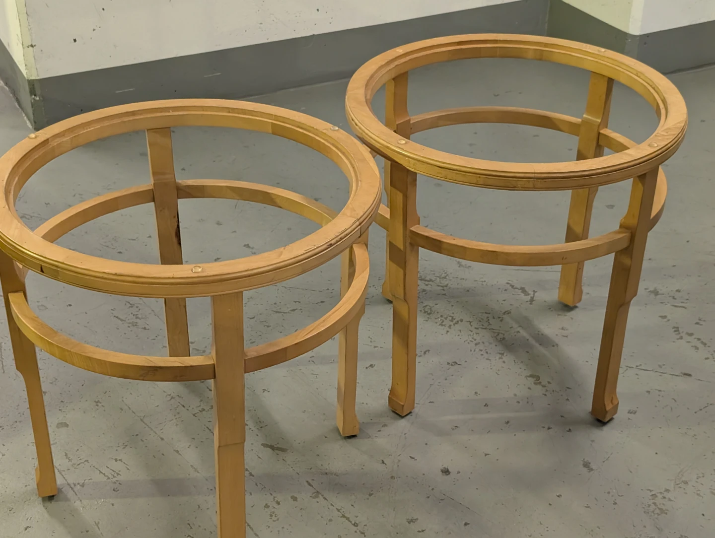 Pair of glass-top wooden base tables - photo 2