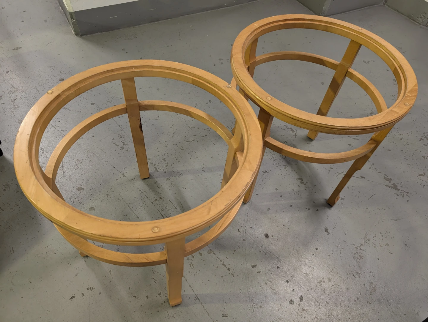 Pair of glass-top wooden base tables - photo 3