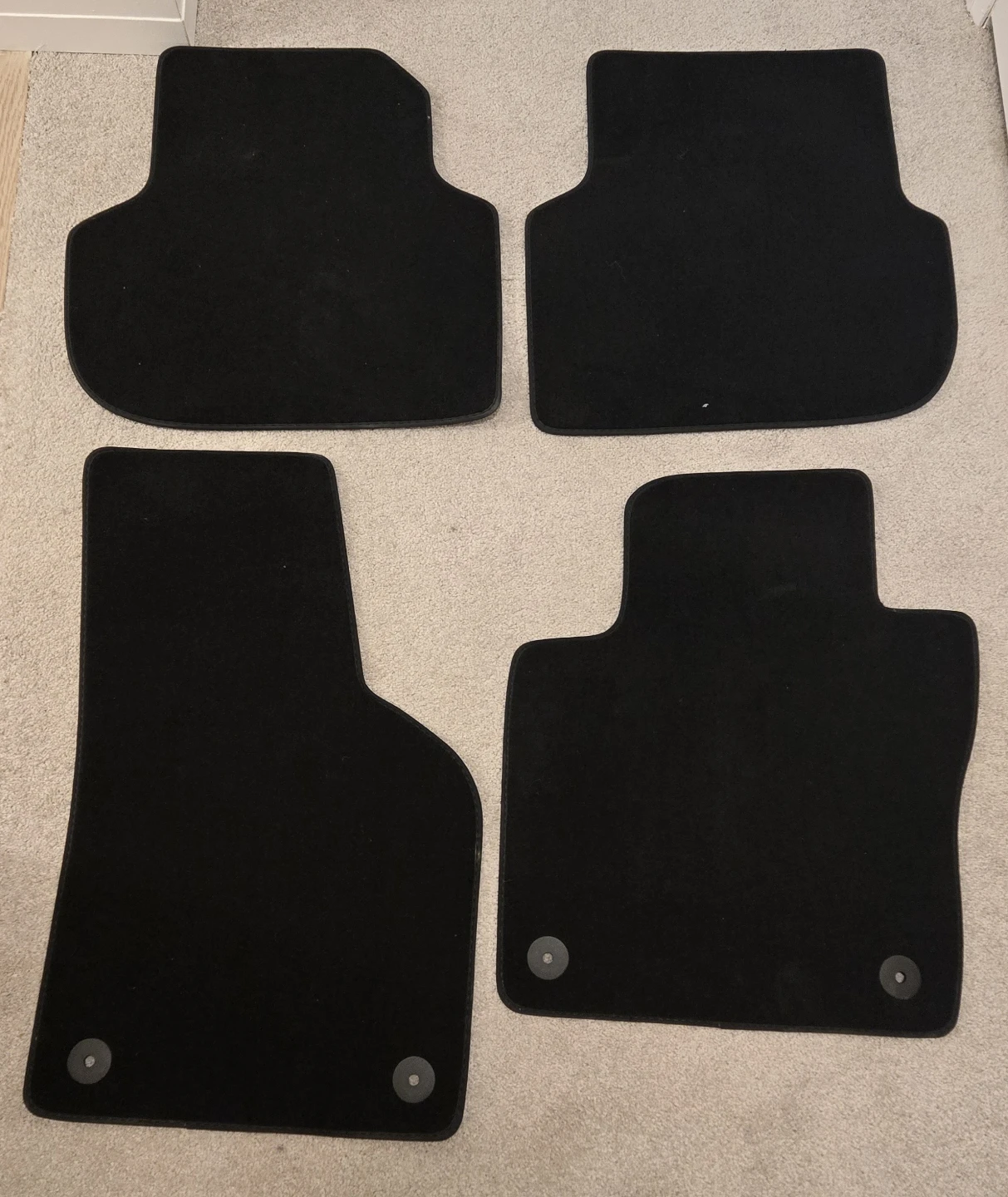Set of 4 Black Carpet Floor Mats  for Cars