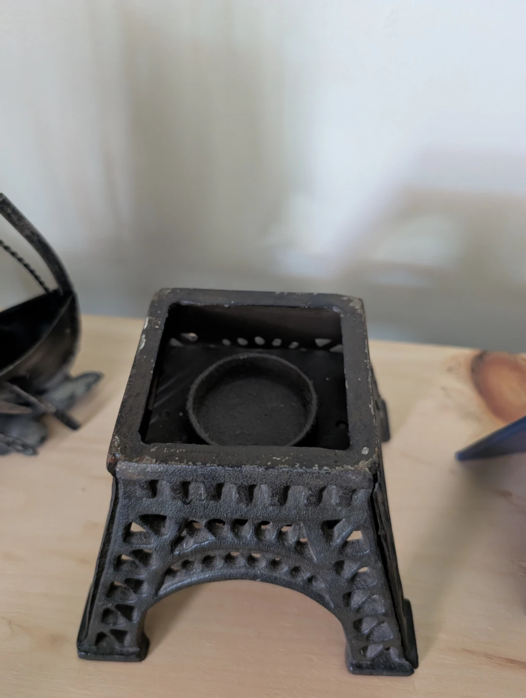 Cast Iron Eiffel Tower Tealight Holder - photo 2