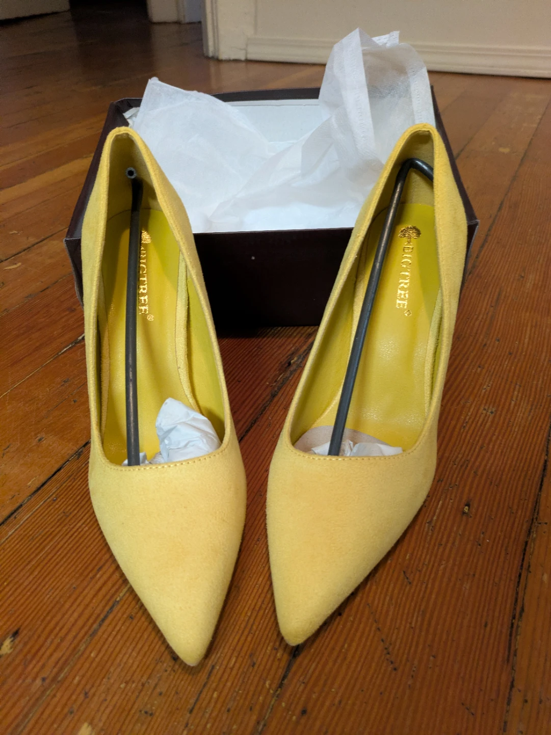 New Yellow Suede Pointed Toe Heels sz 8-8.5