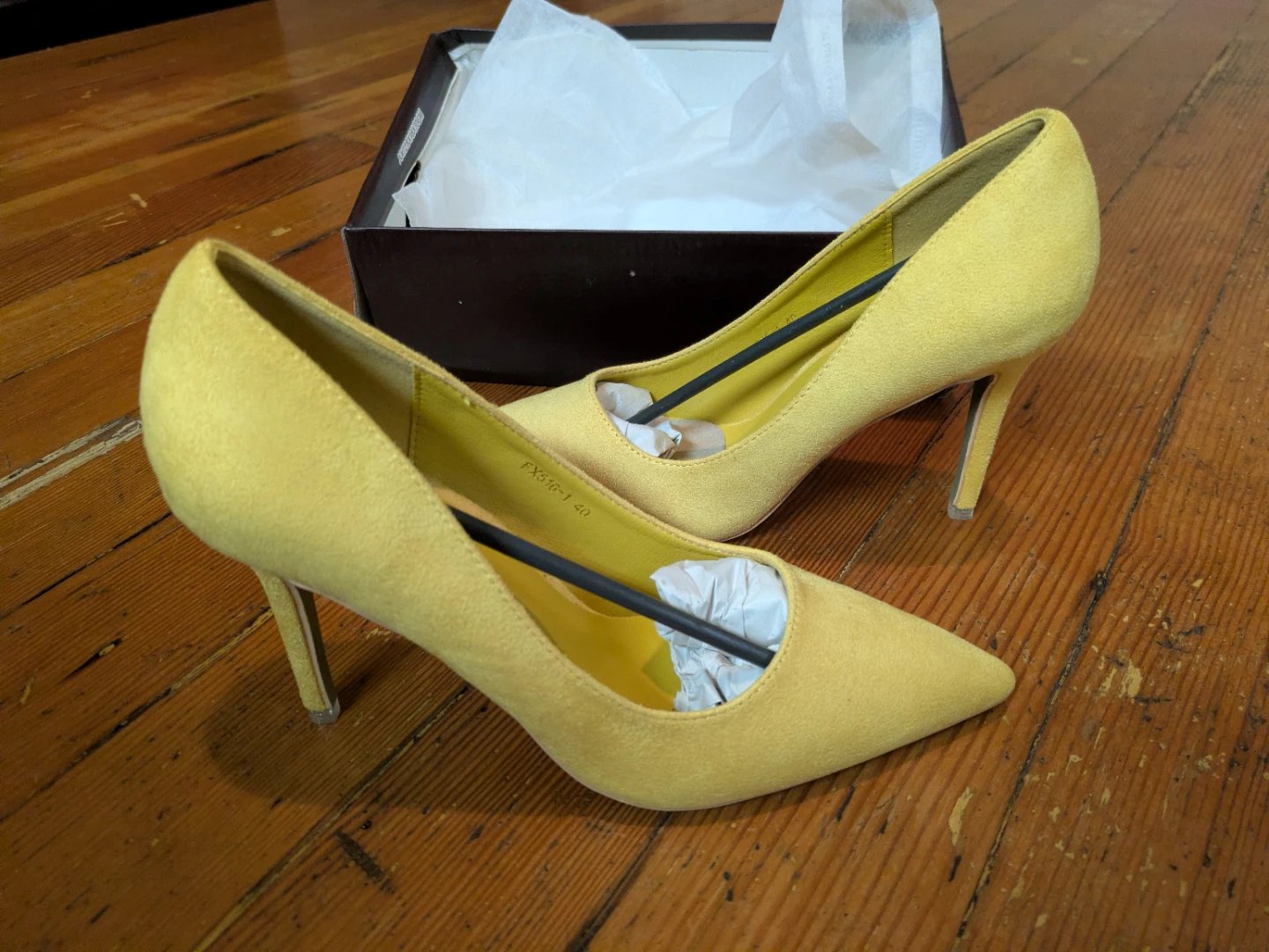 New Yellow Suede Pointed Toe Heels sz 8-8.5 - photo 2