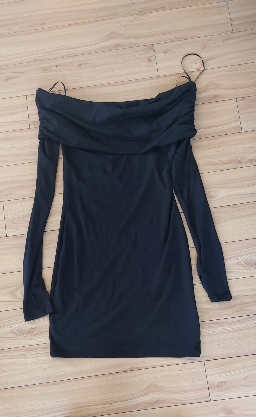 DIVIDED H&M Black Off-the-Shoulder Long Sleeve Dress