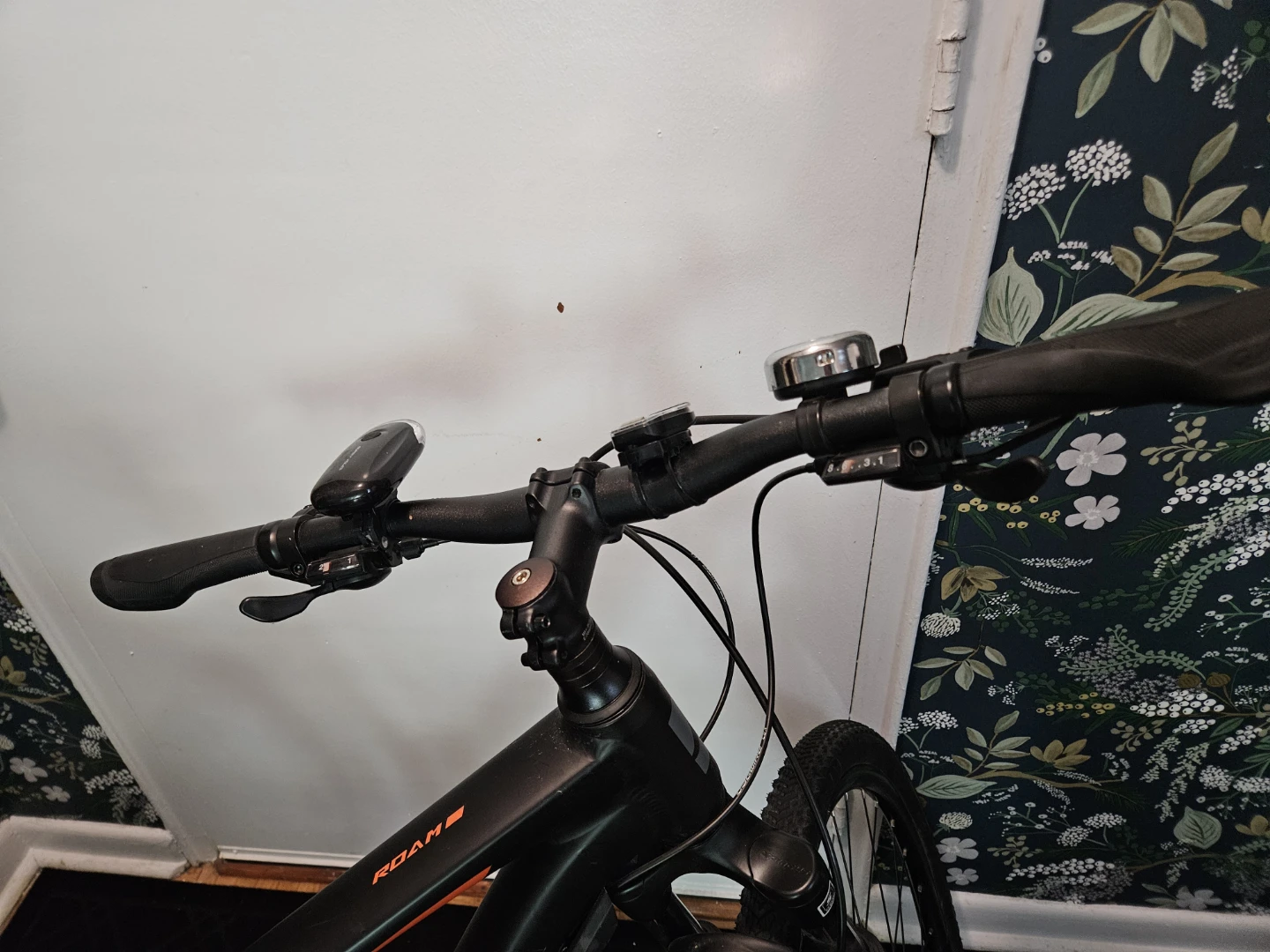 Giant Roam Hybrid Bike - photo 3